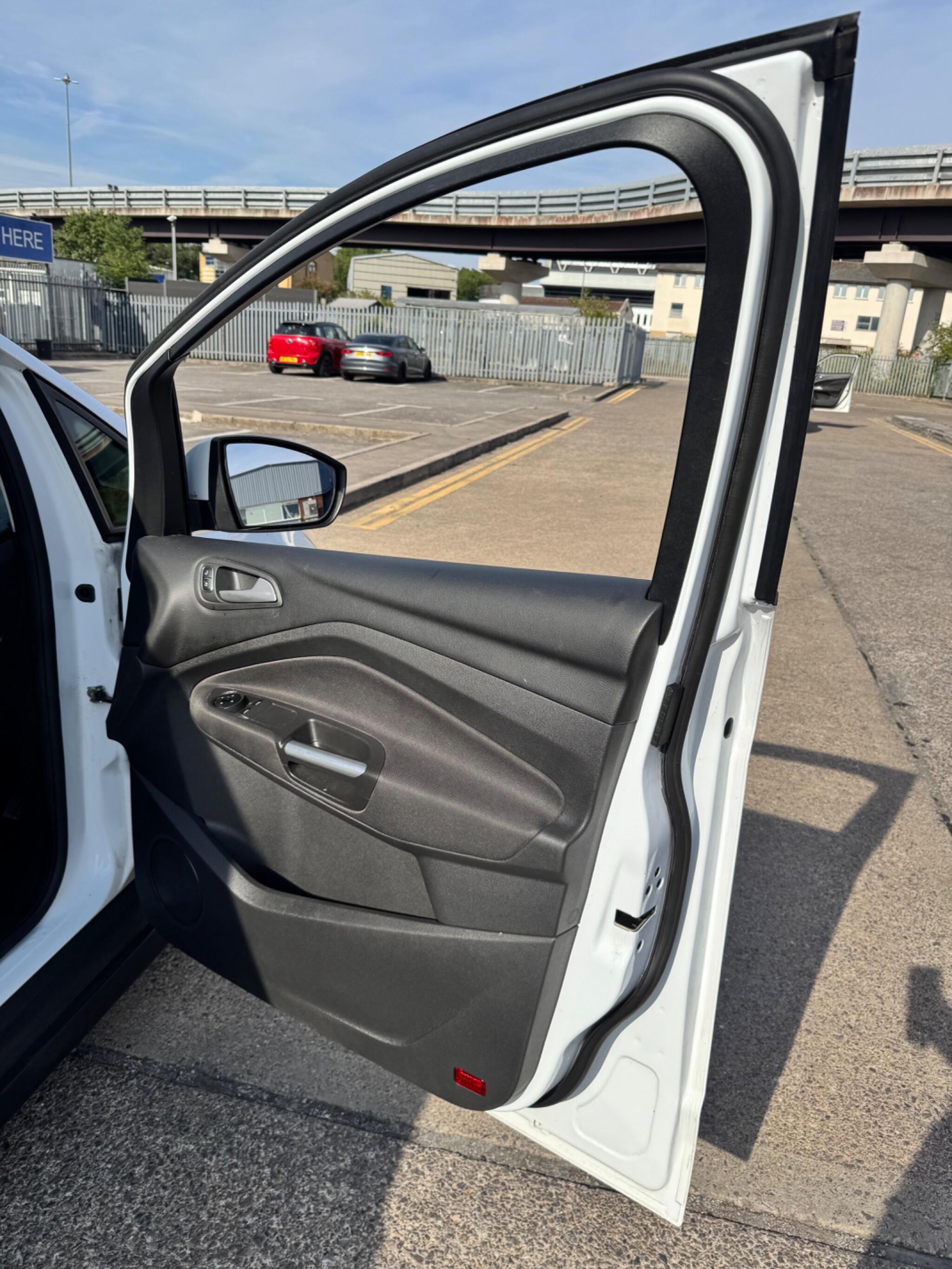 Ford C-Max view 37