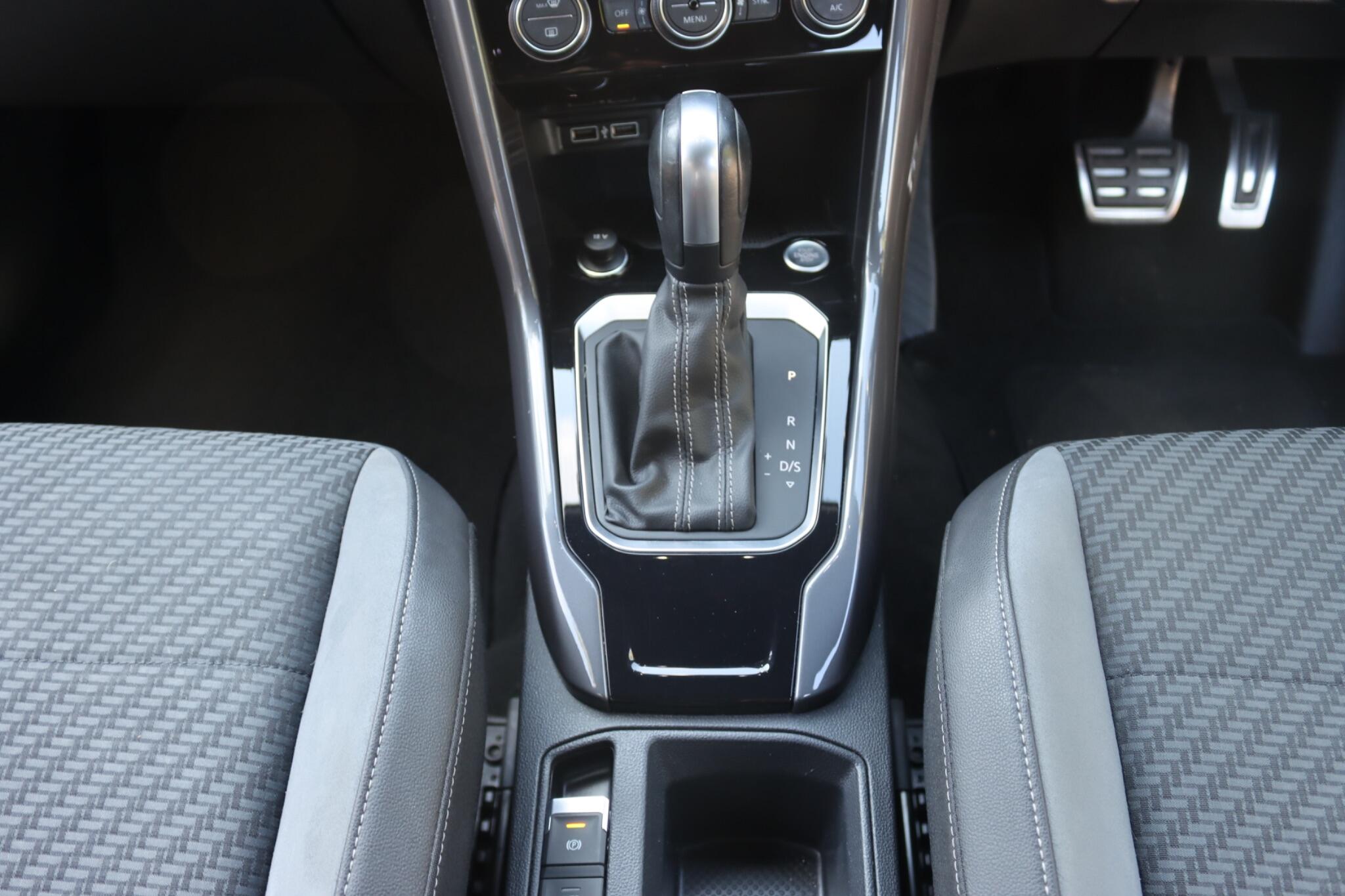 Volkswagen T-Roc view 13
