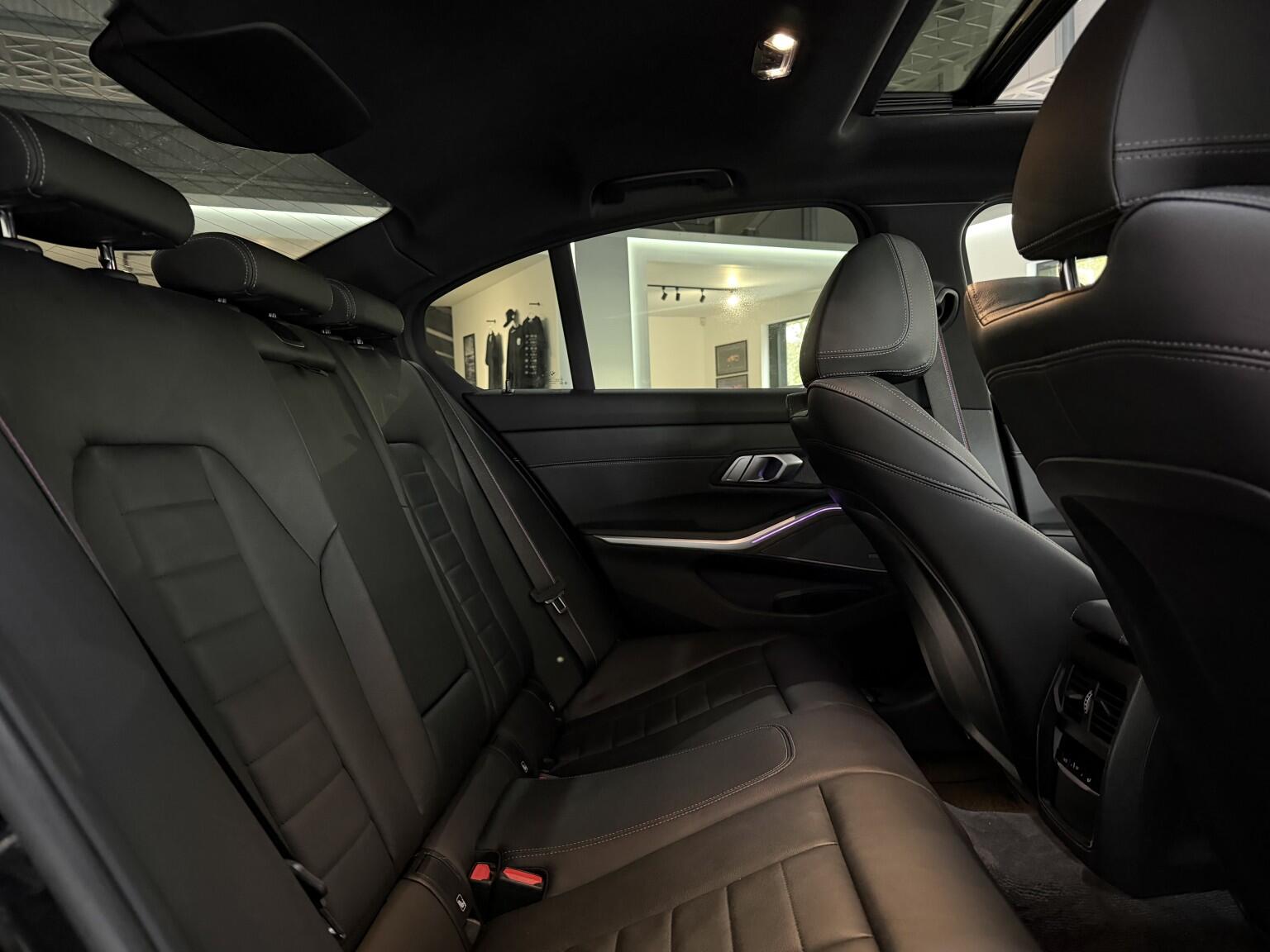 BMW 3 Series view 36