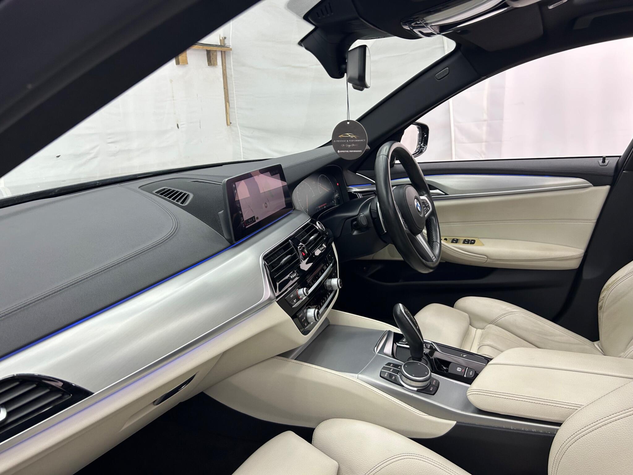 BMW 5 Series view 13