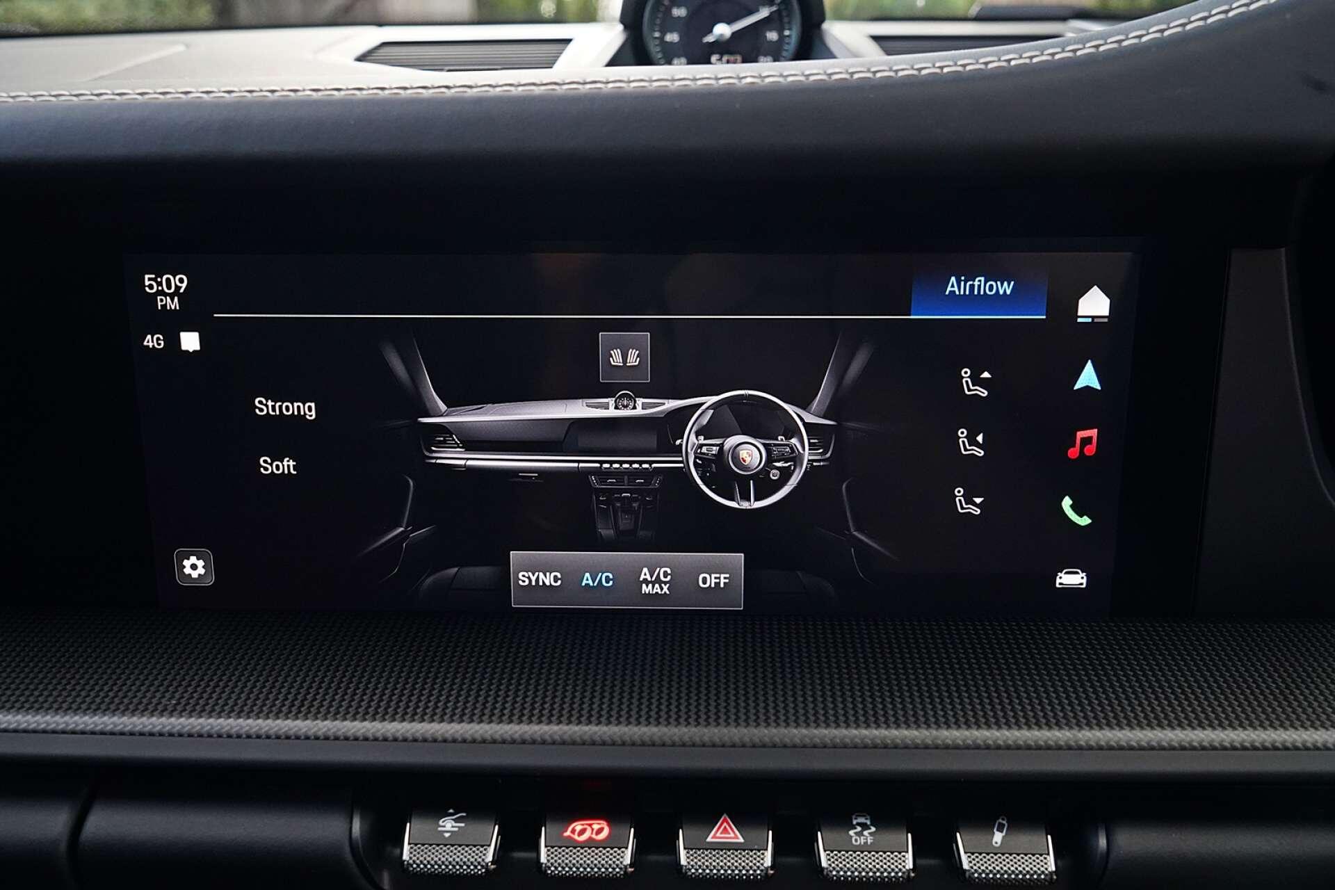 Porsche 911 view 32
