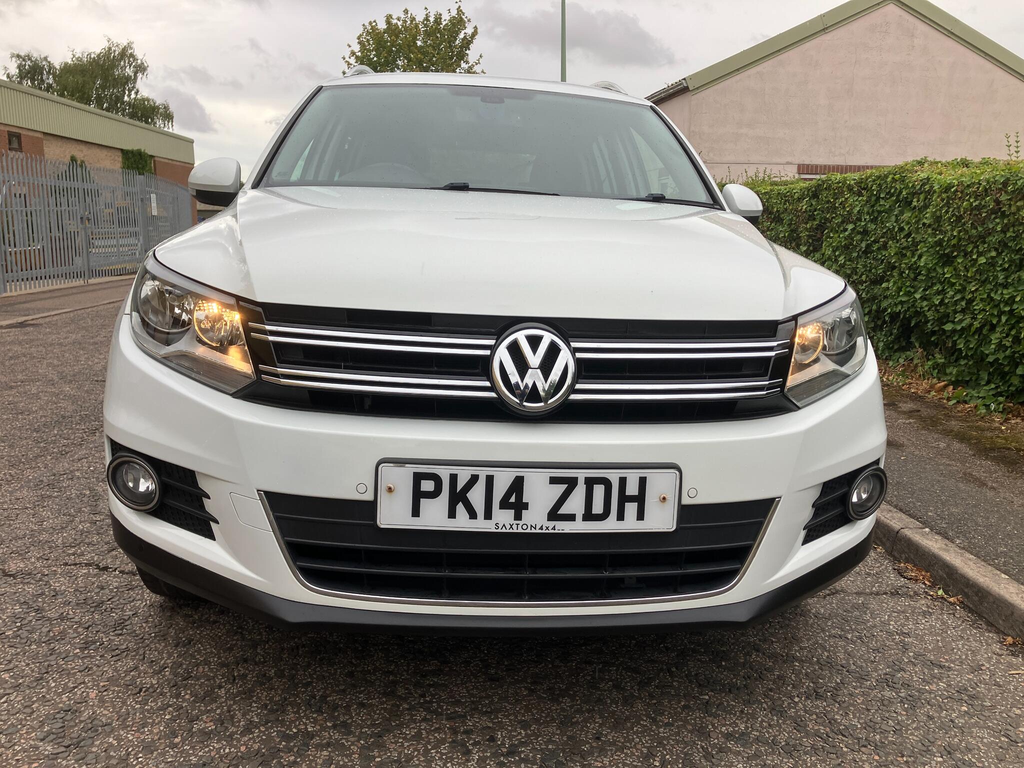 Volkswagen Tiguan view 2