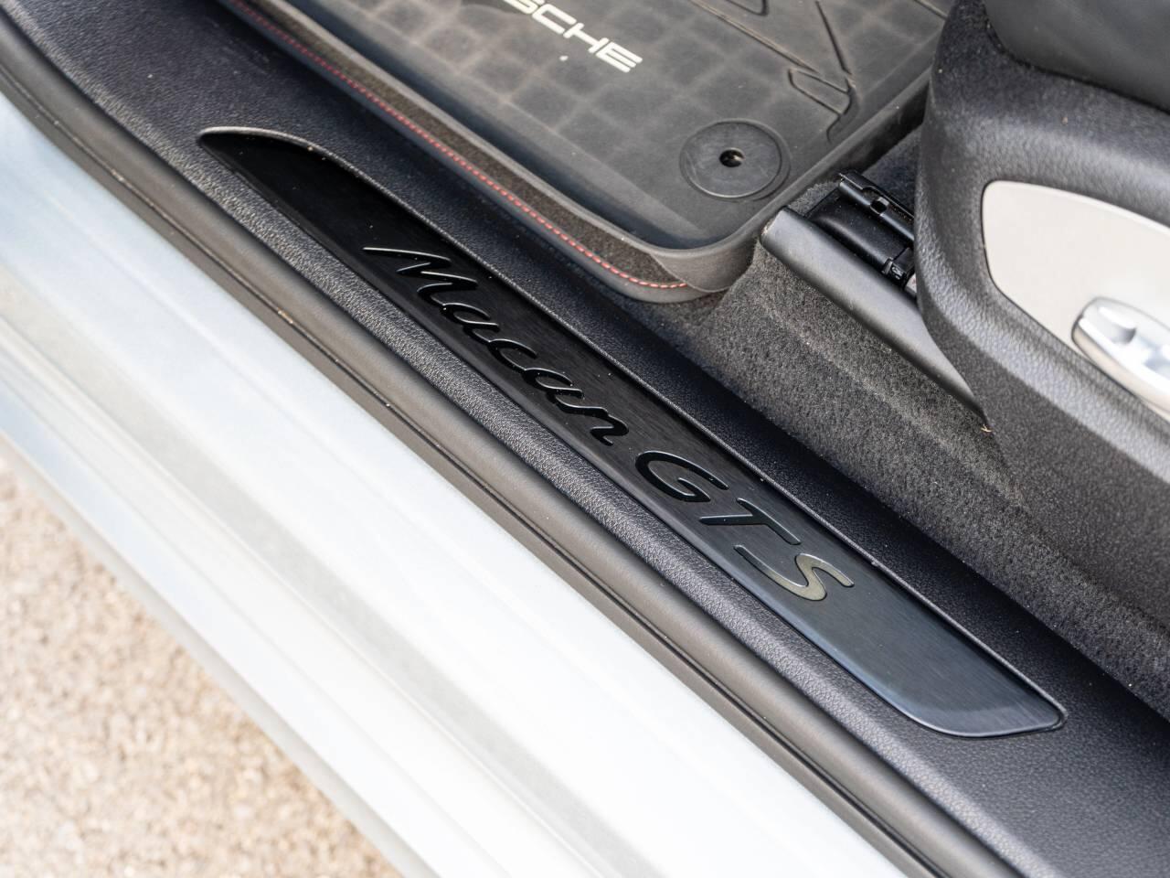 Porsche Macan view 33