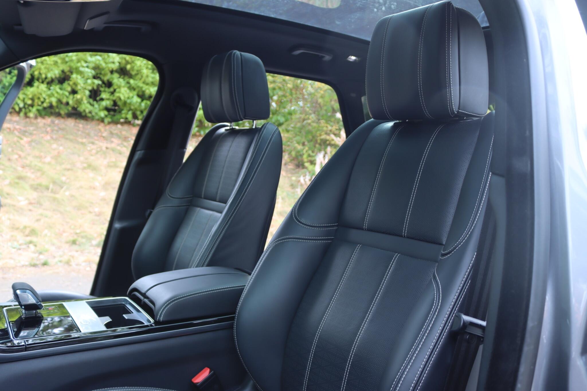 Land Rover Range Rover Velar view 11