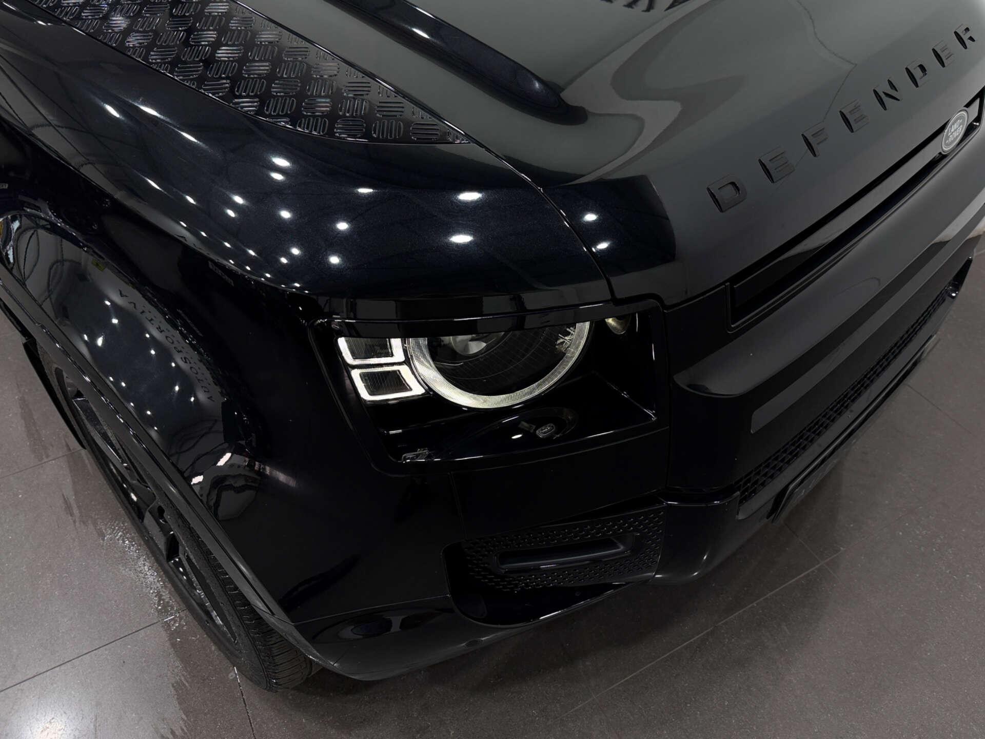 Land Rover Defender view 28