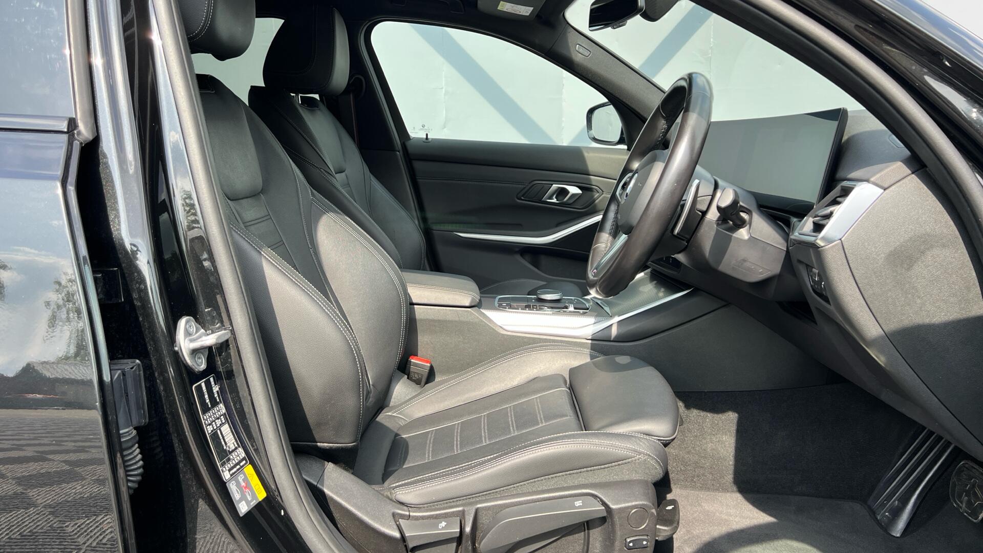 BMW 3 Series view 11