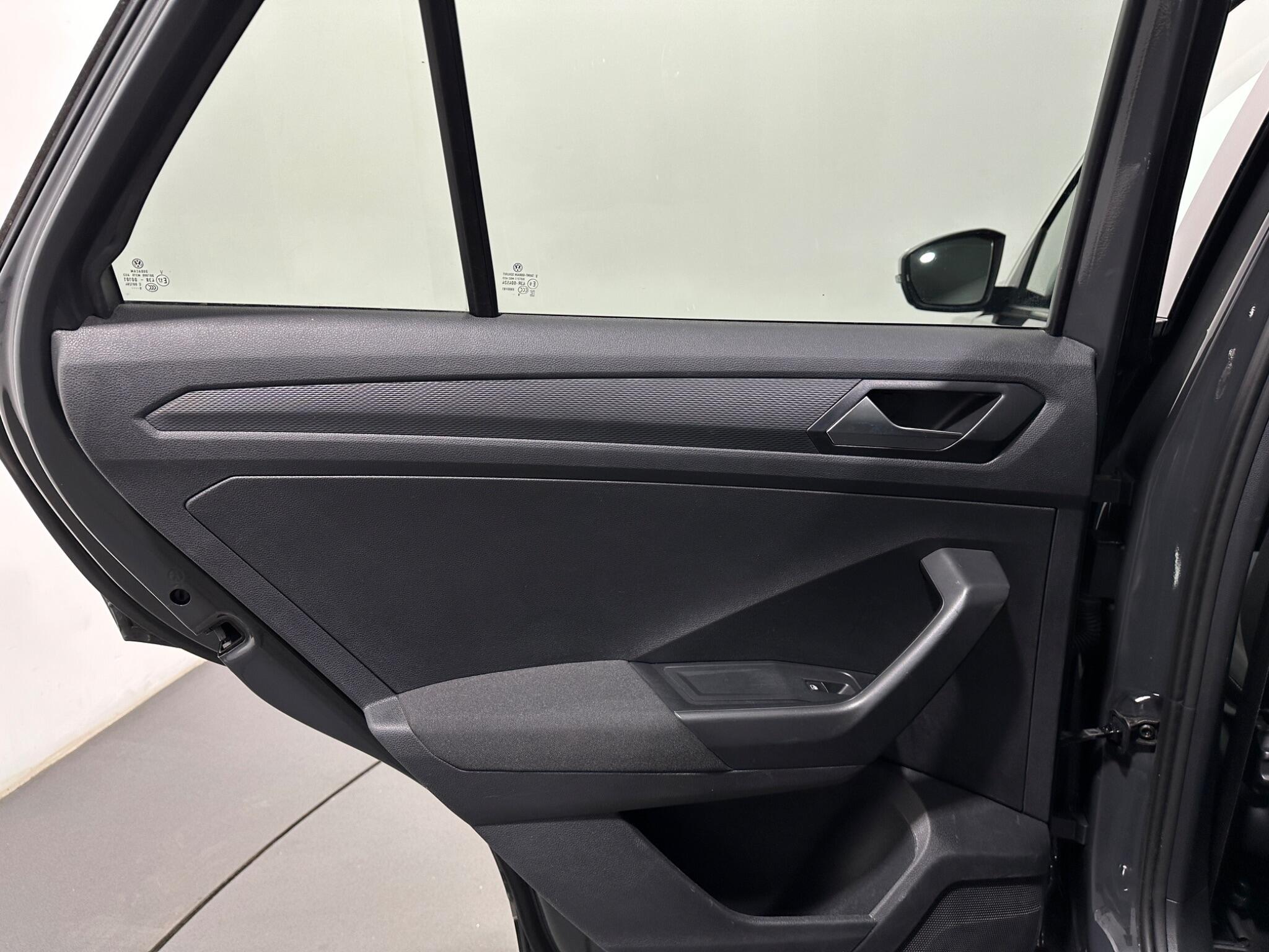 Volkswagen T-Roc view 39