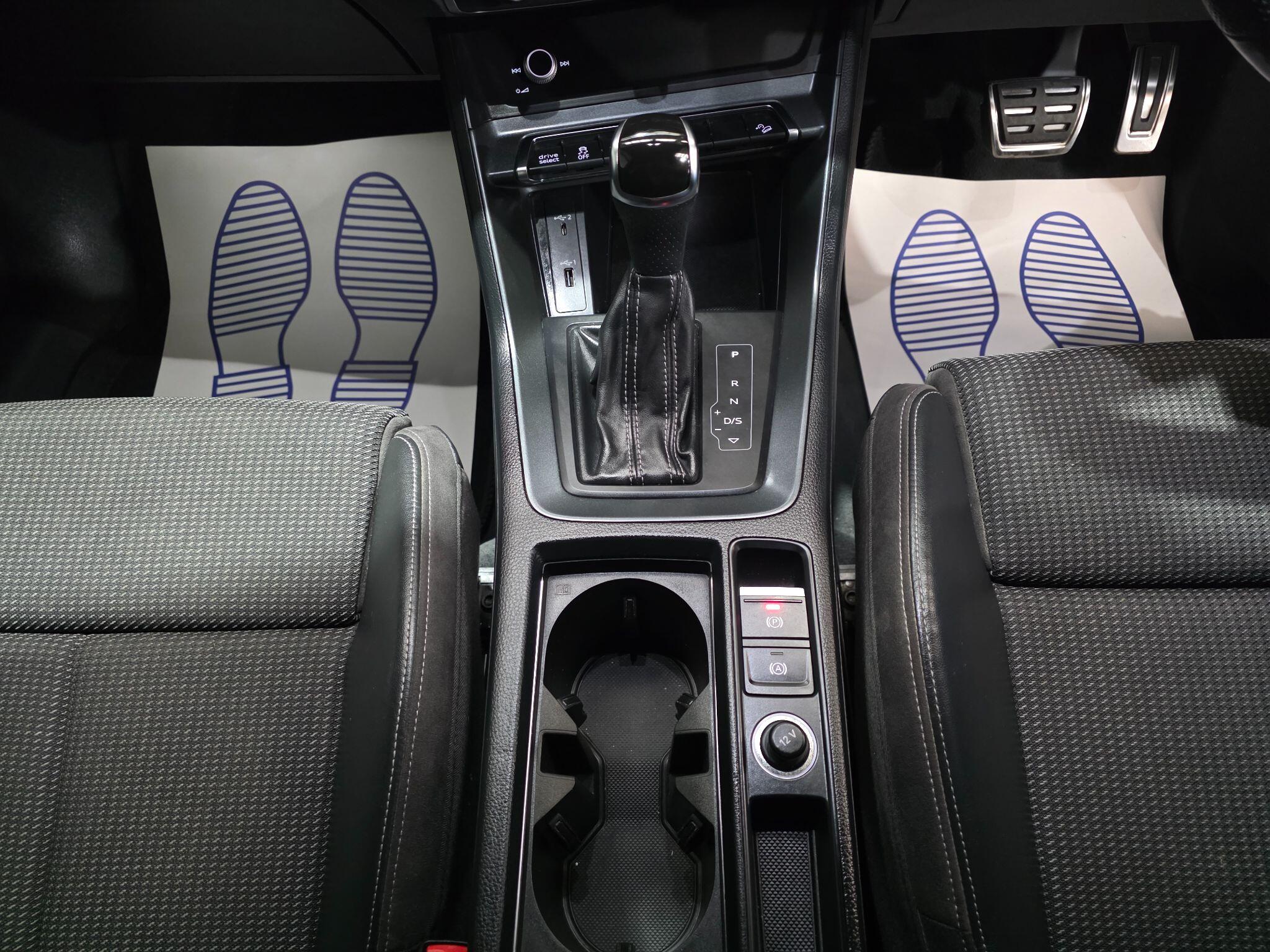 Audi Q3 view 10