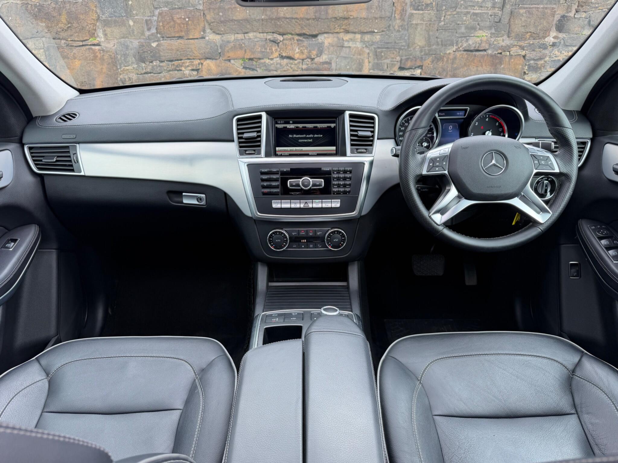 Mercedes-Benz GL view 12