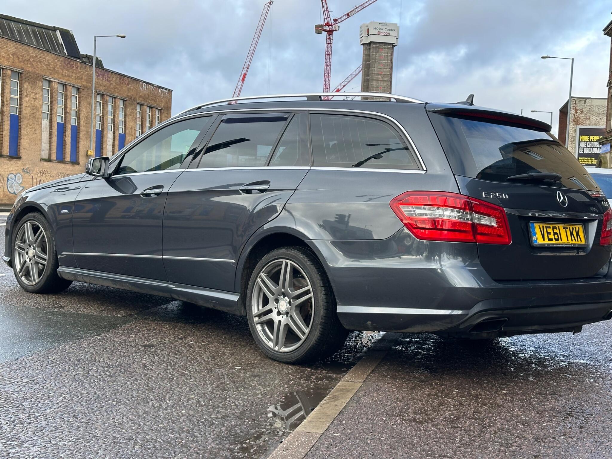 Mercedes-Benz E-Class view 40