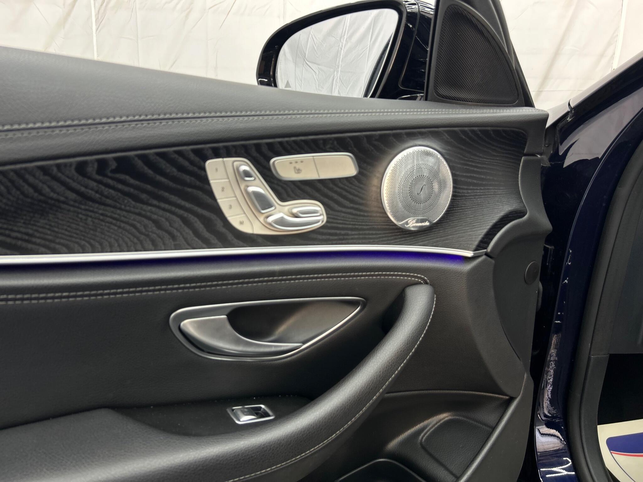 Mercedes-Benz E Class view 34
