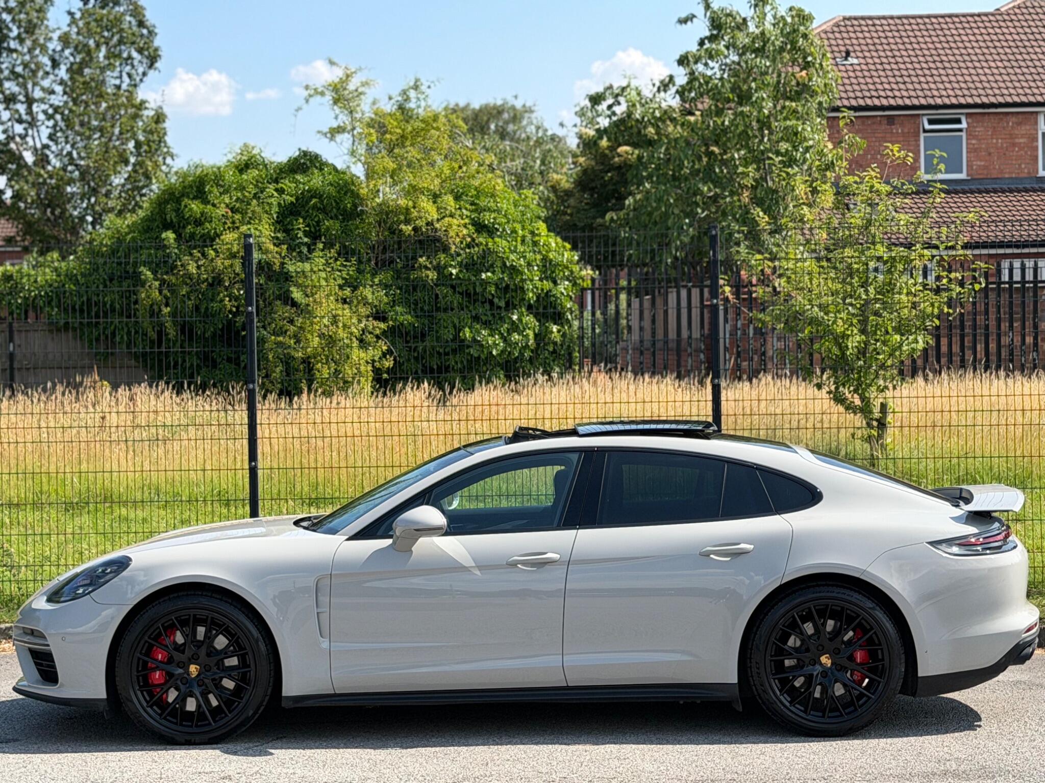 Porsche Panamera view 10