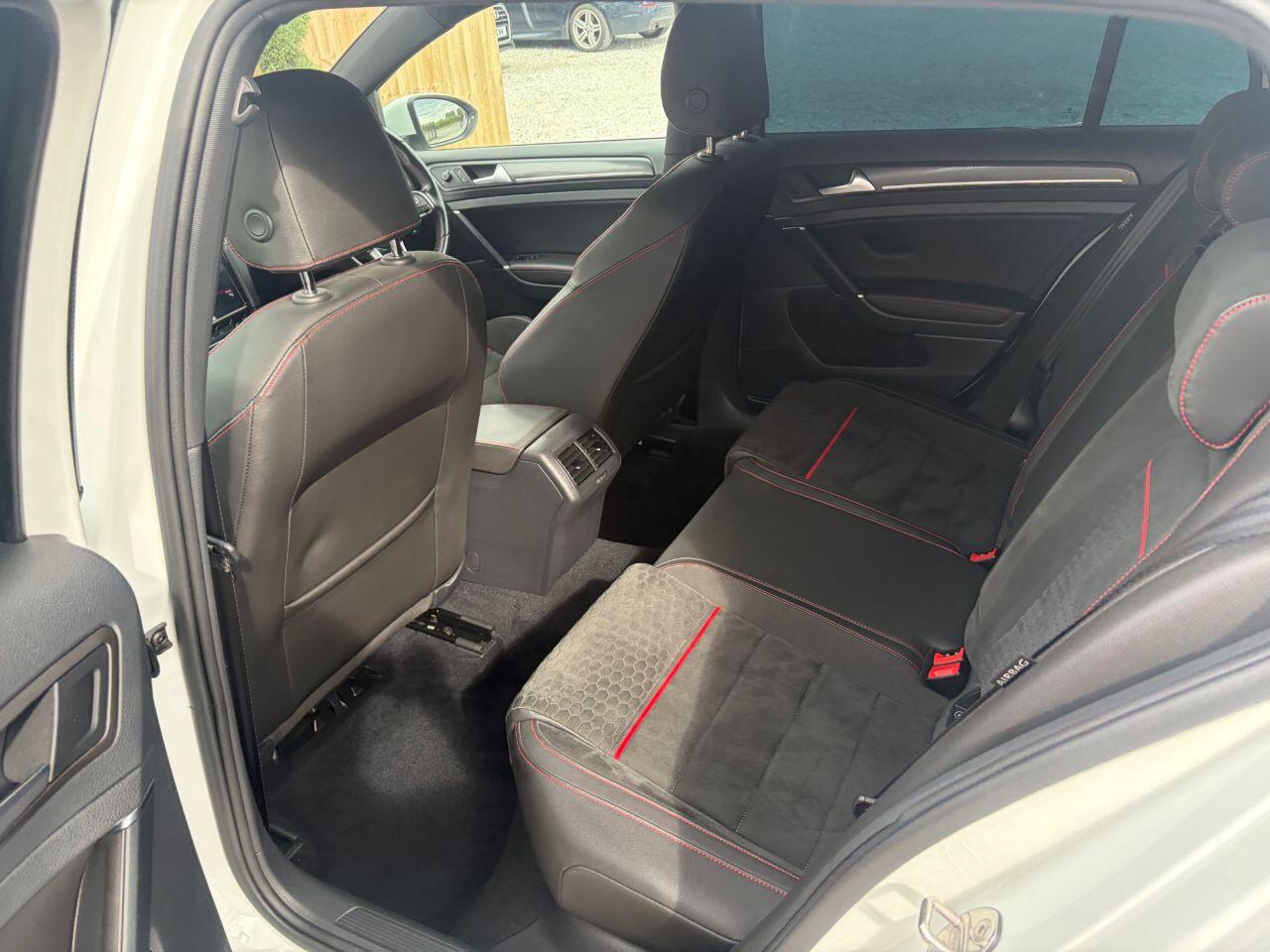 Volkswagen Golf view 24