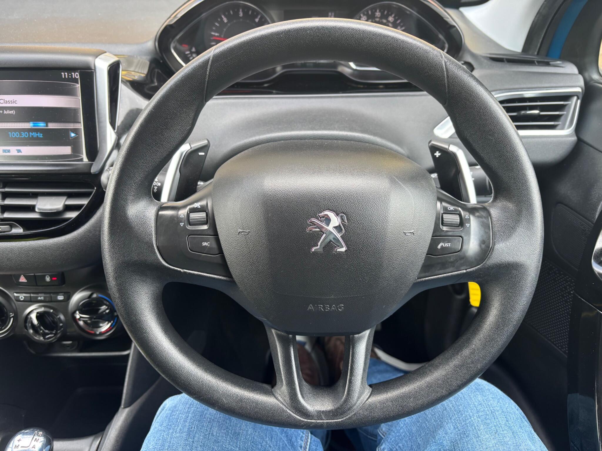 Peugeot 208 view 17