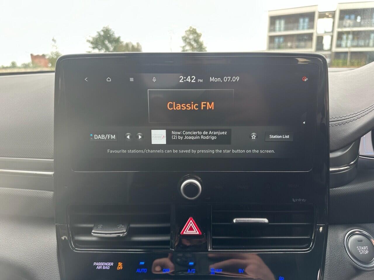 Hyundai Ioniq view 35