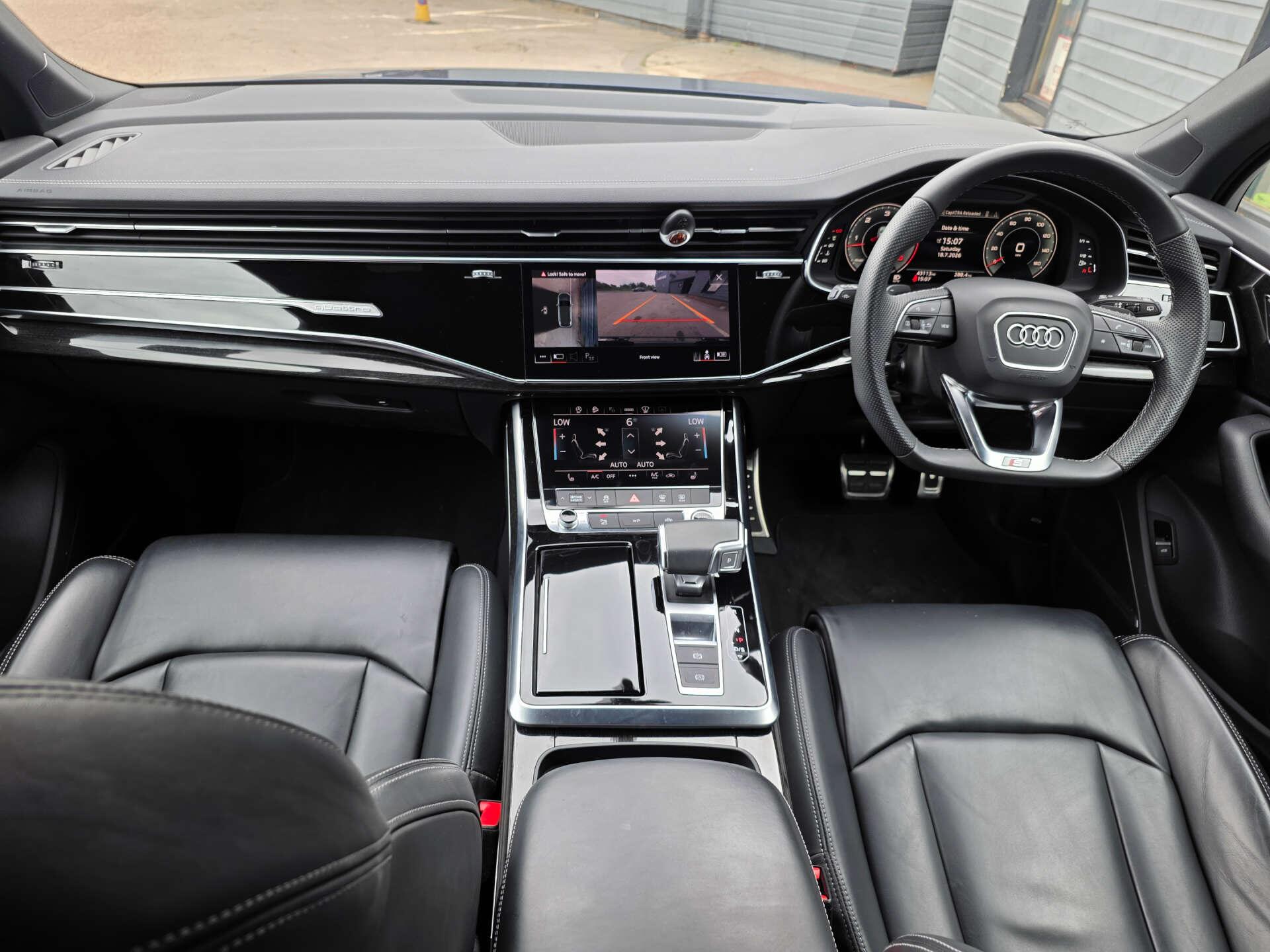 Audi Q7 view 23