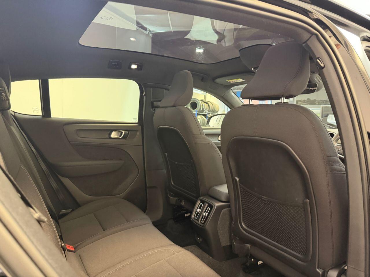 Volvo C40 view 23