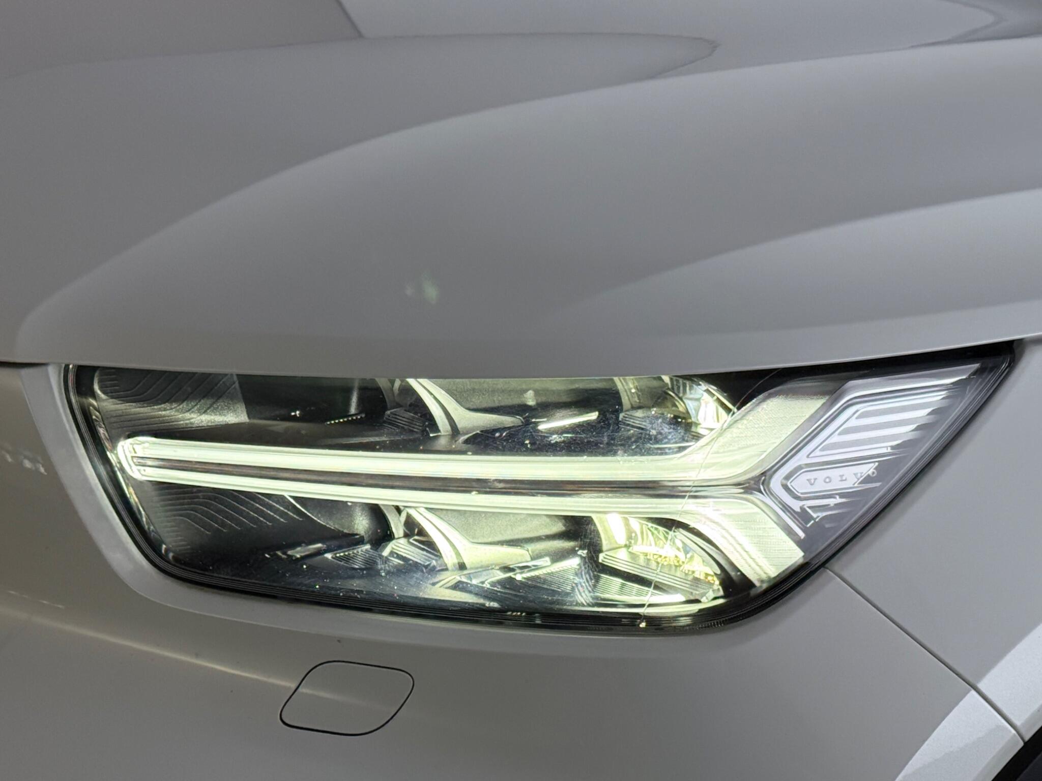 Volvo XC40 view 12