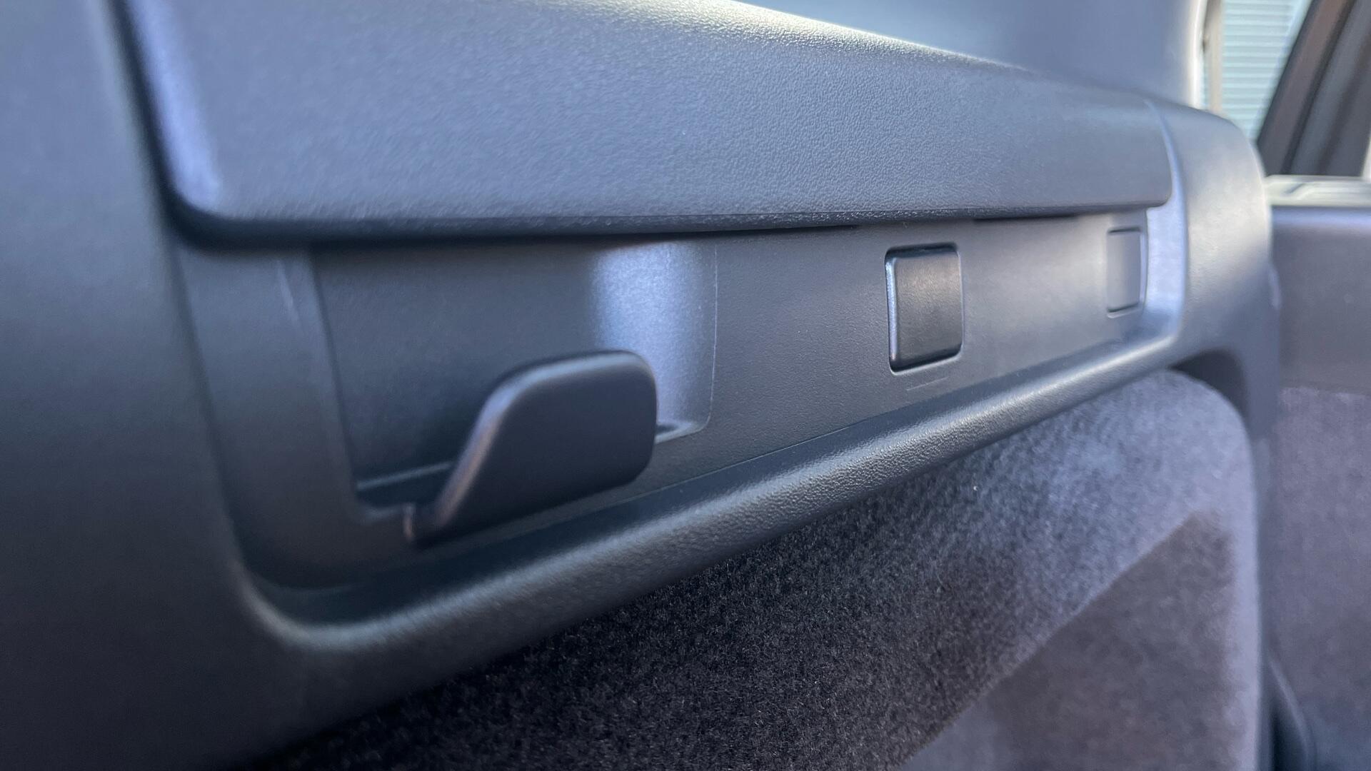 Land Rover Discovery view 59