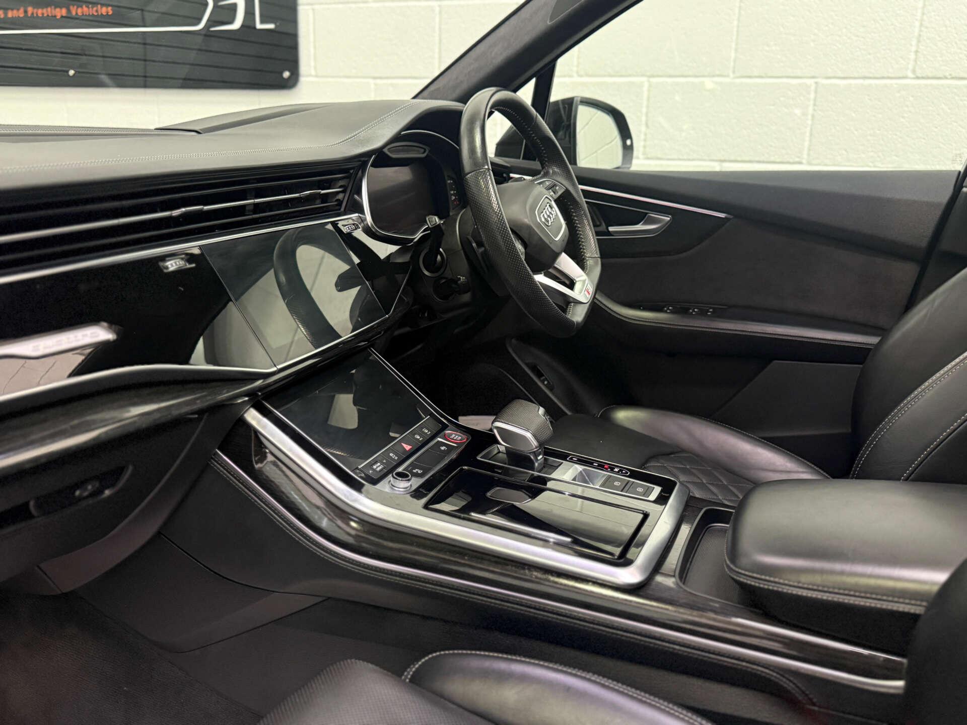 Audi SQ7 view 19