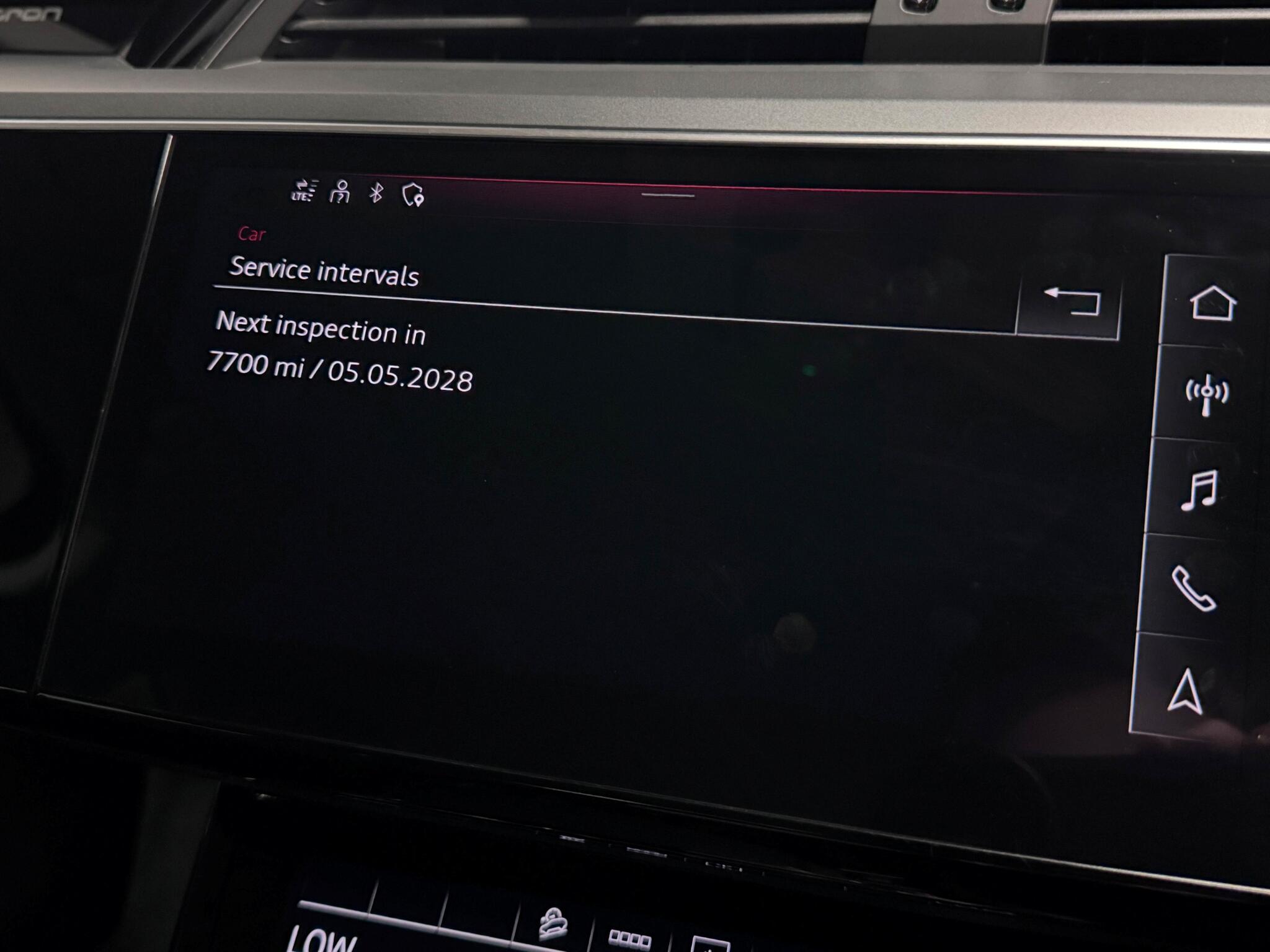 Audi E-Tron view 50
