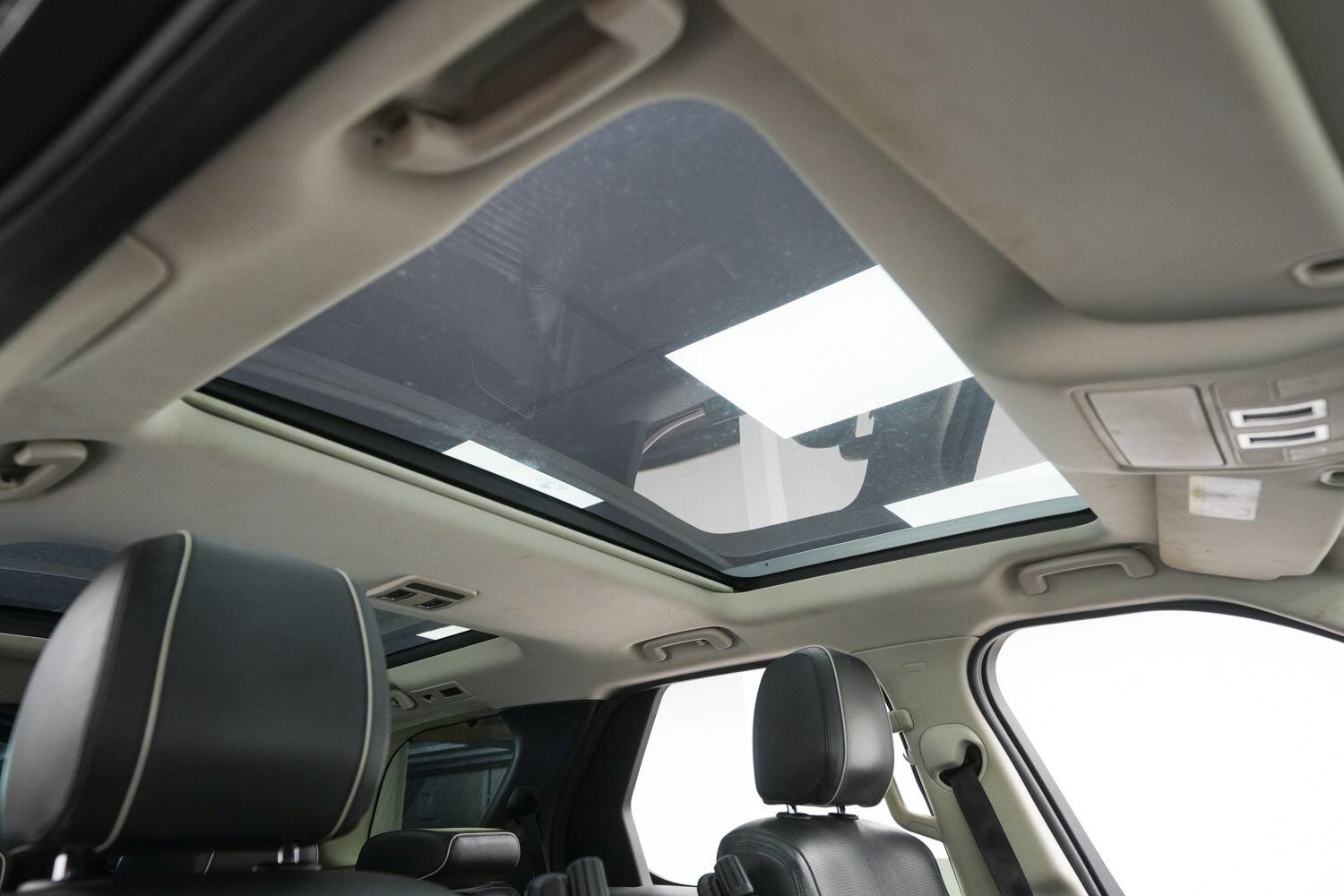 Land Rover Discovery view 11