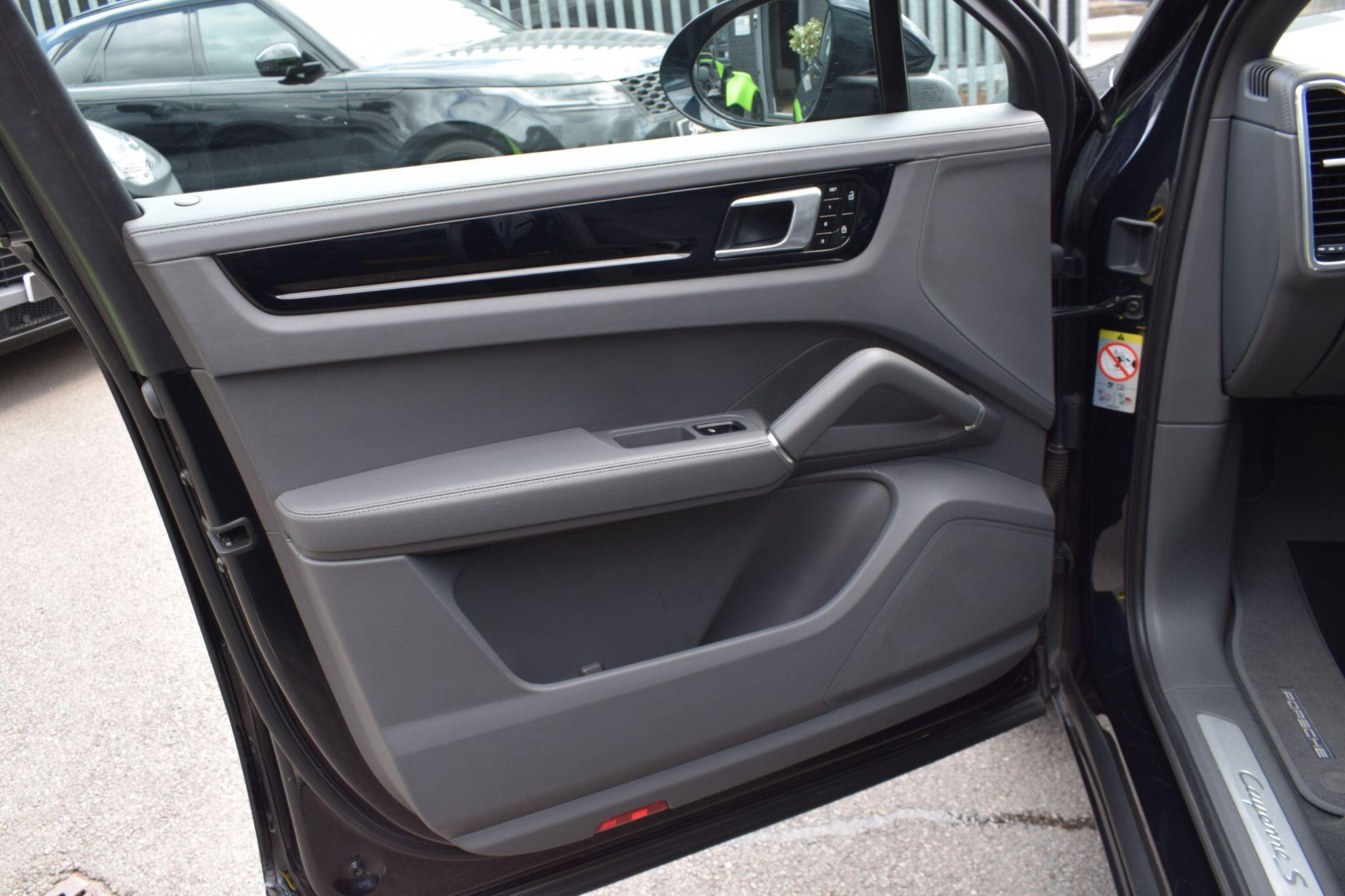 Porsche Cayenne view 17
