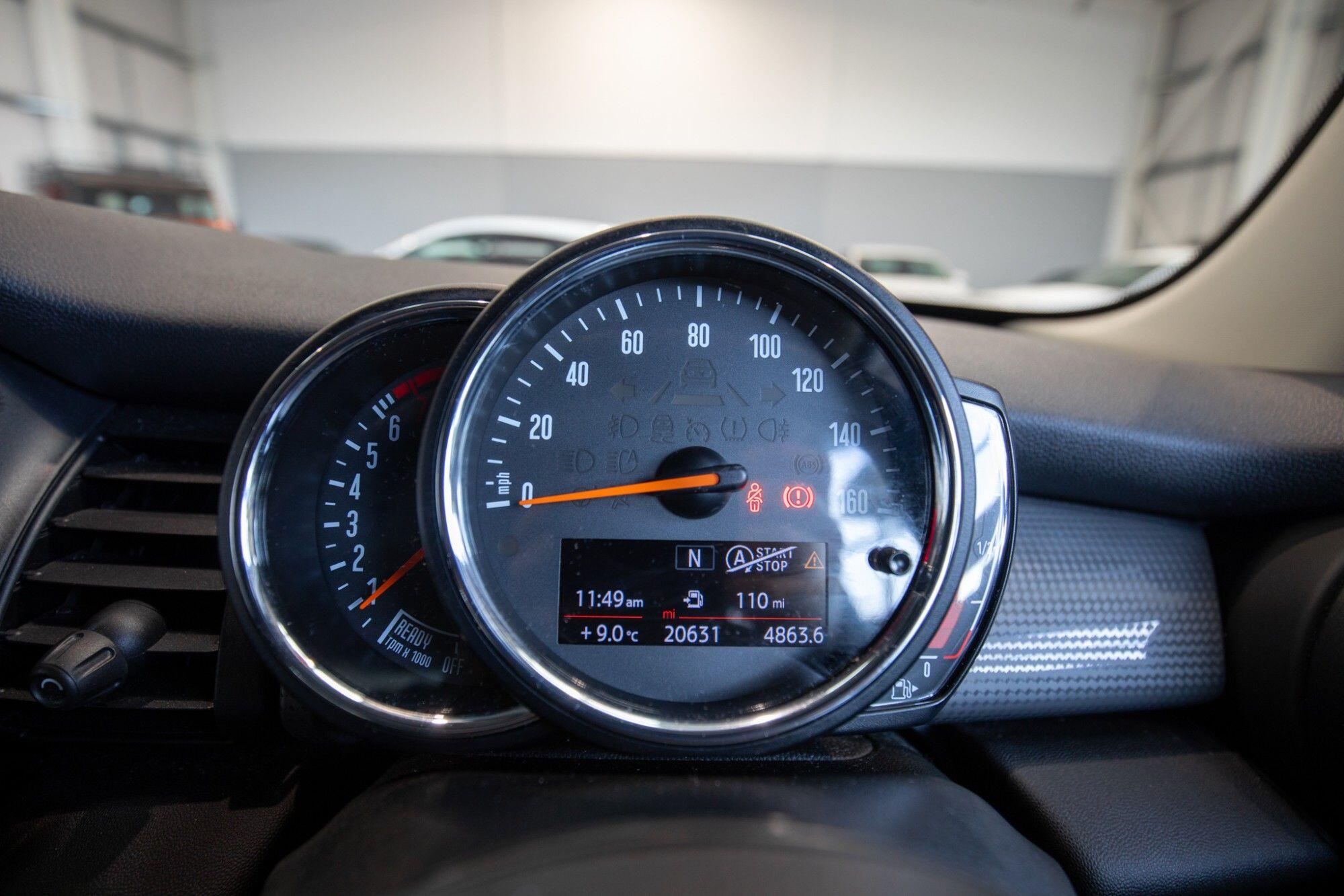 Mini Hatch view 19
