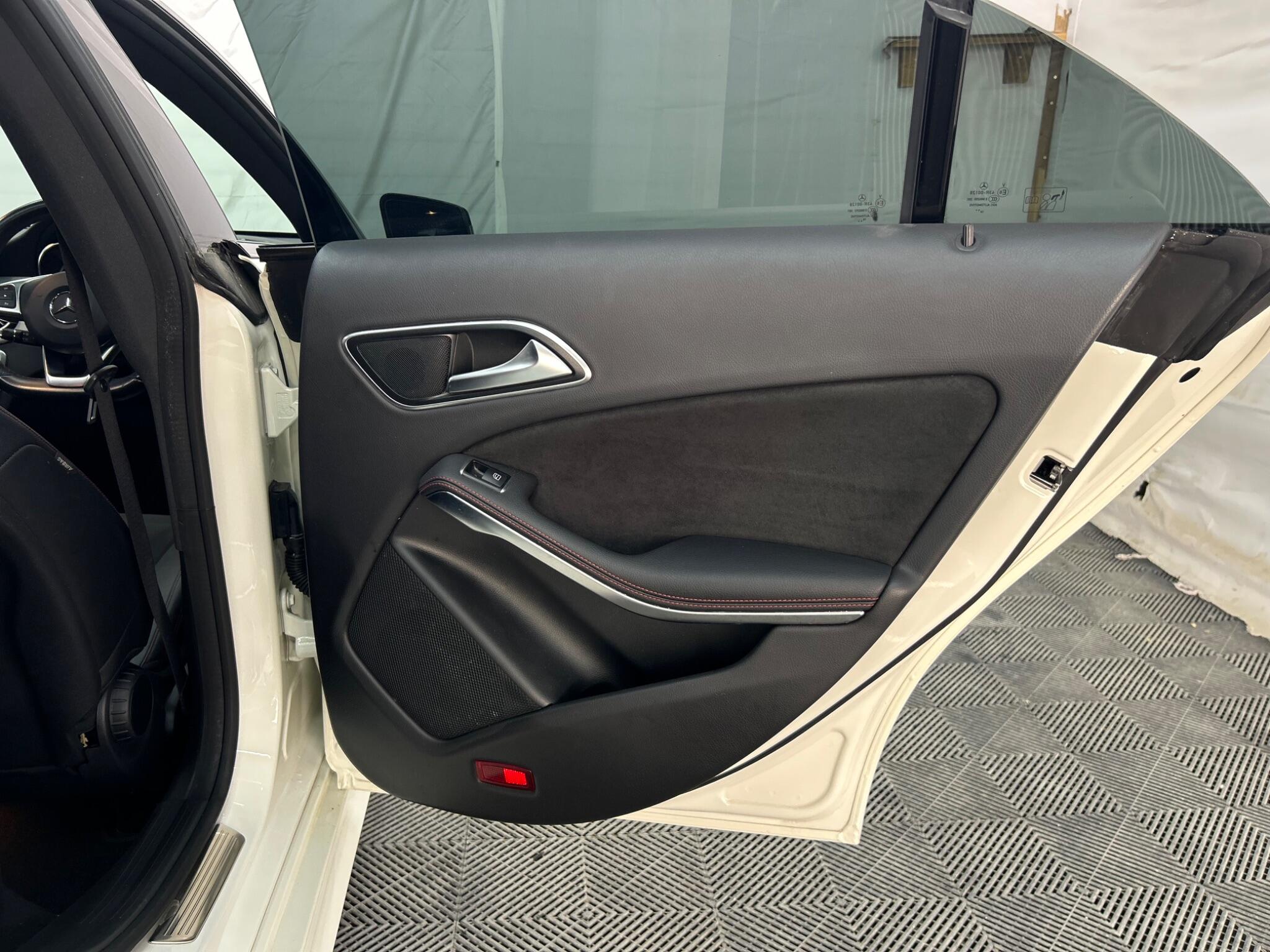 Mercedes-Benz Cla view 29