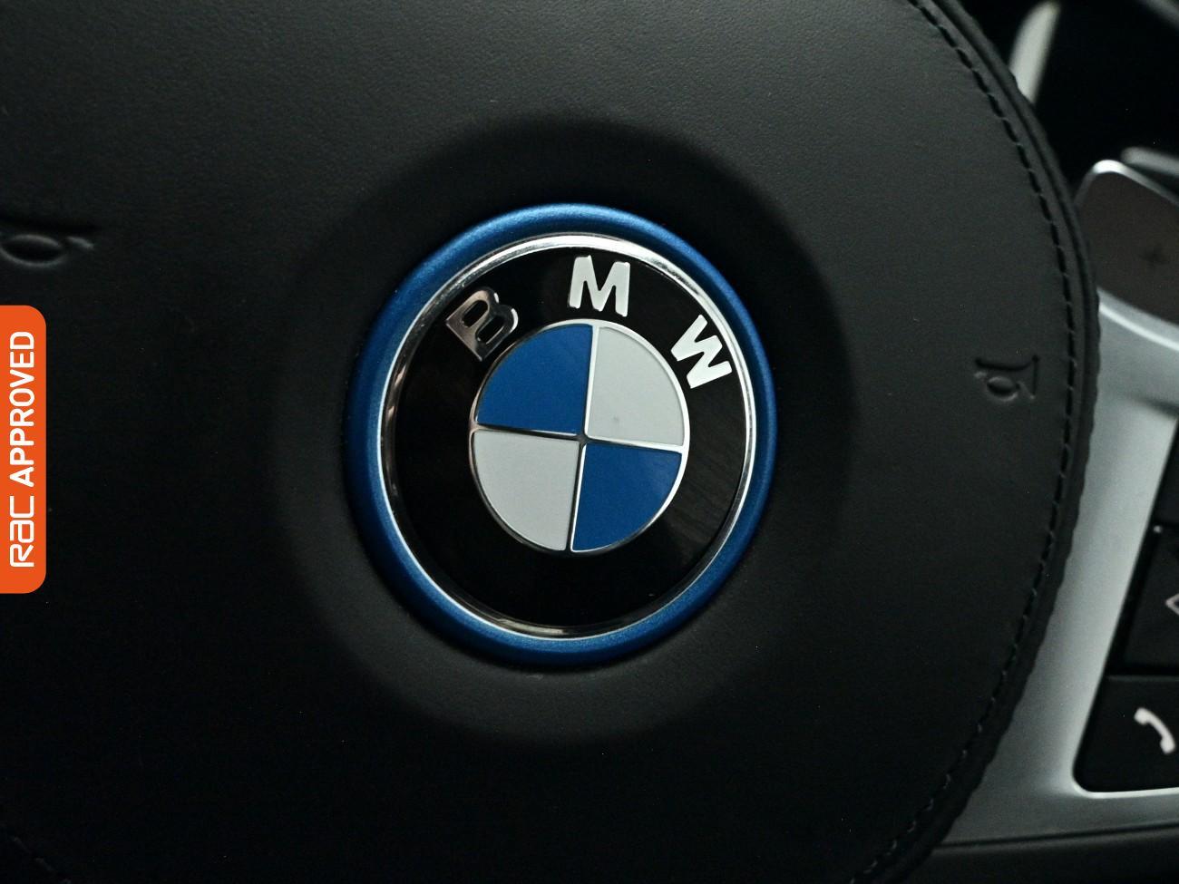 BMW 3 Series view 22