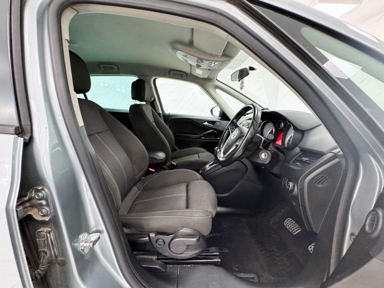 Vauxhall Zafira Tourer view 20