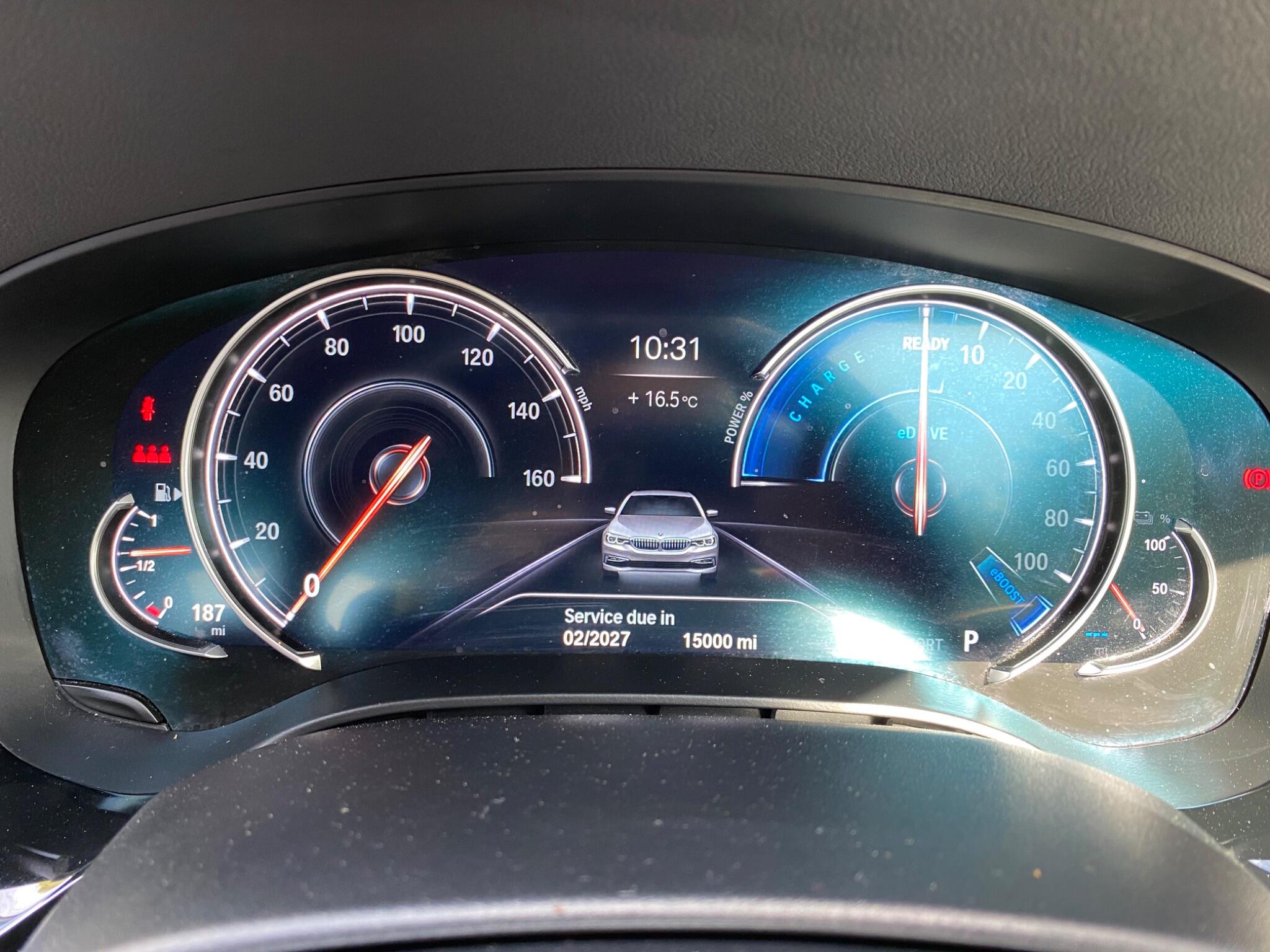 BMW 5 Series view 26