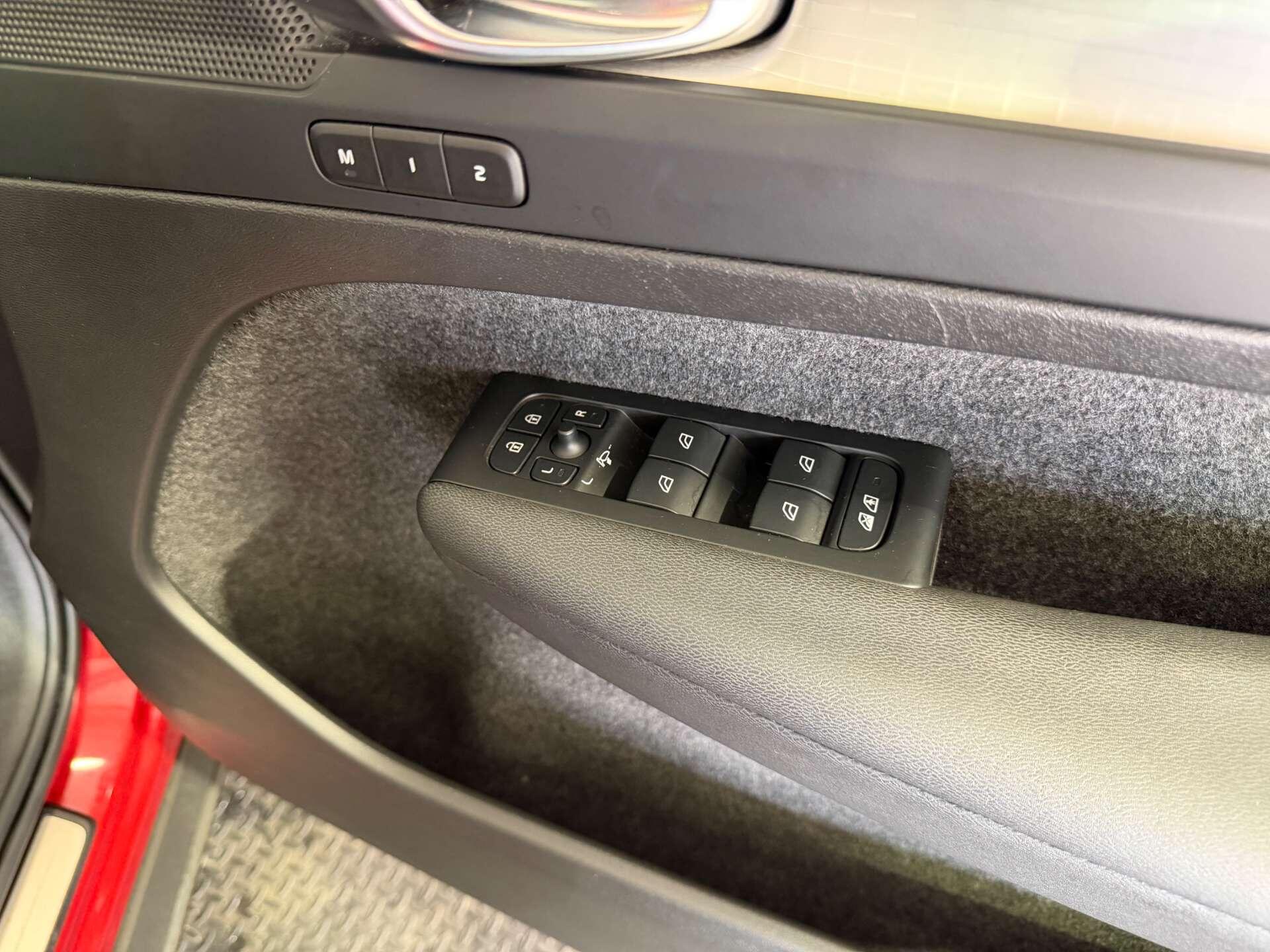 Volvo XC40 view 21
