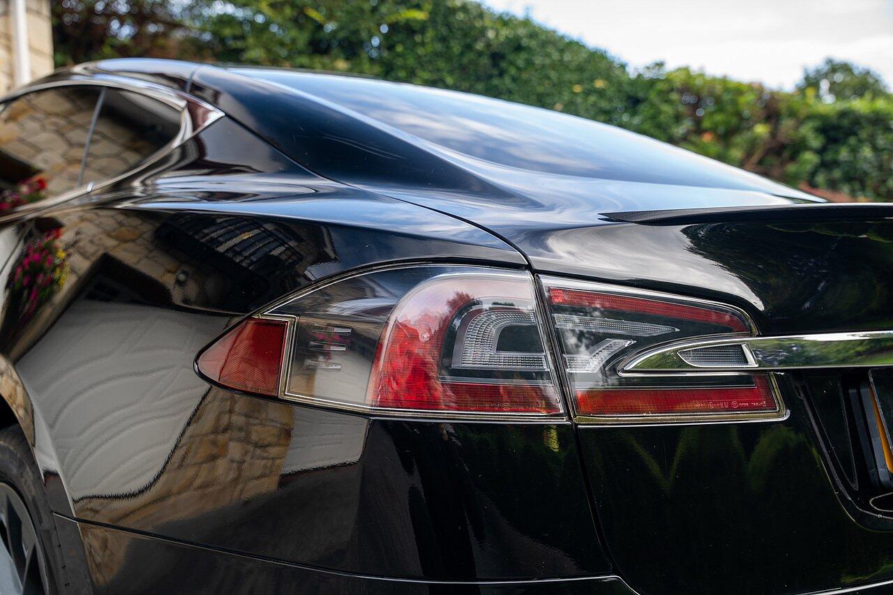 Tesla Model S view 9