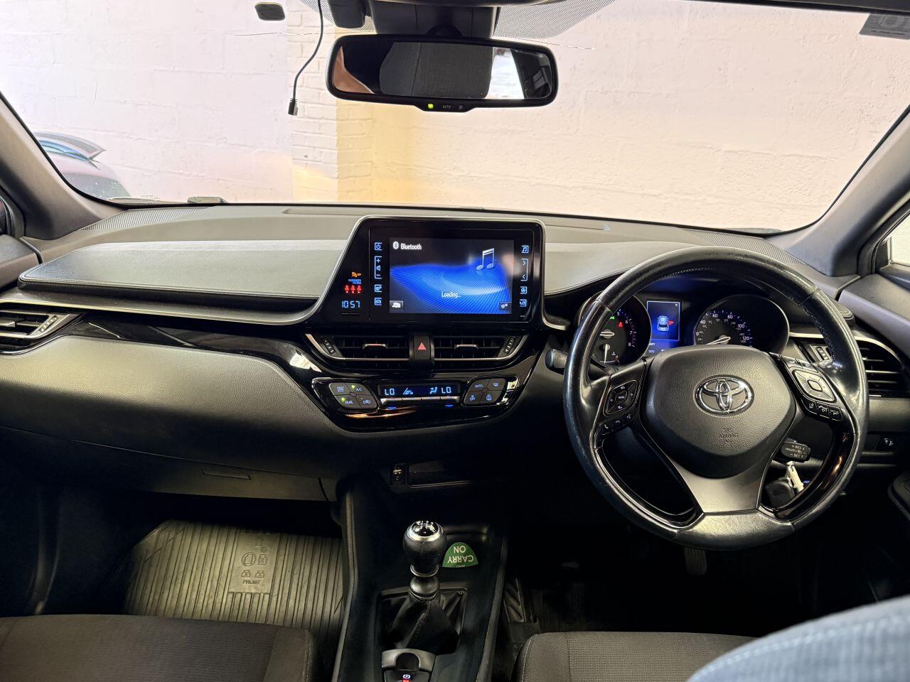 Toyota C-HR view 33