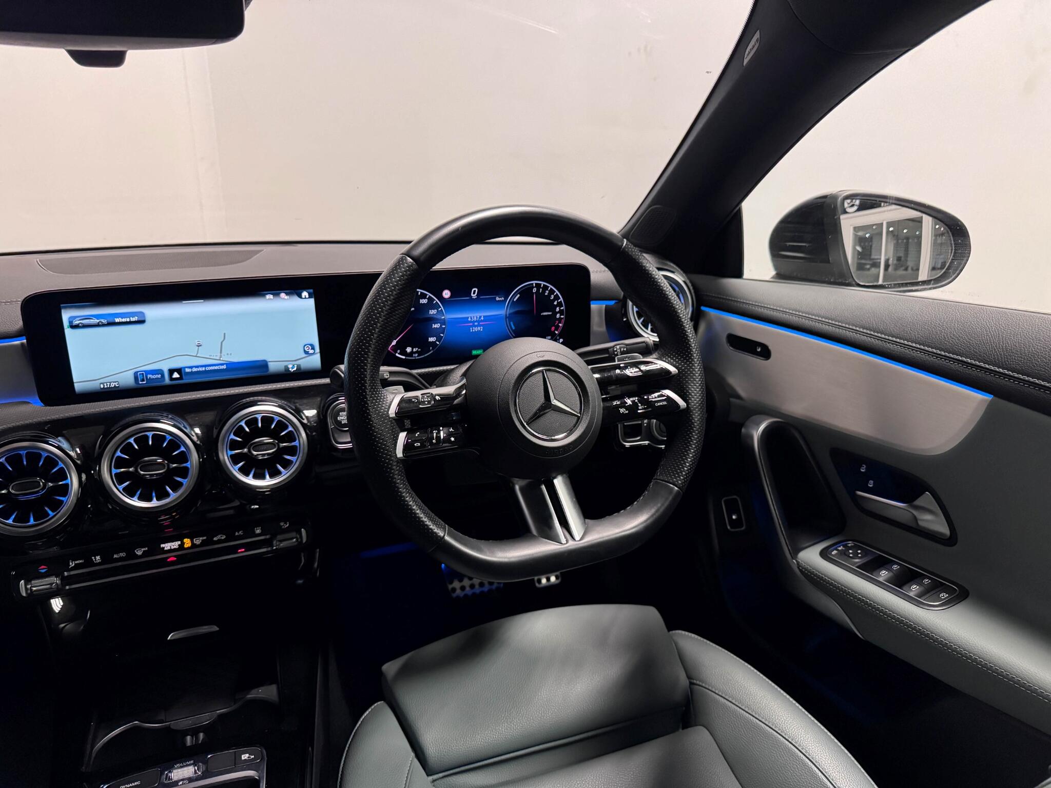 Mercedes-Benz Cla view 33