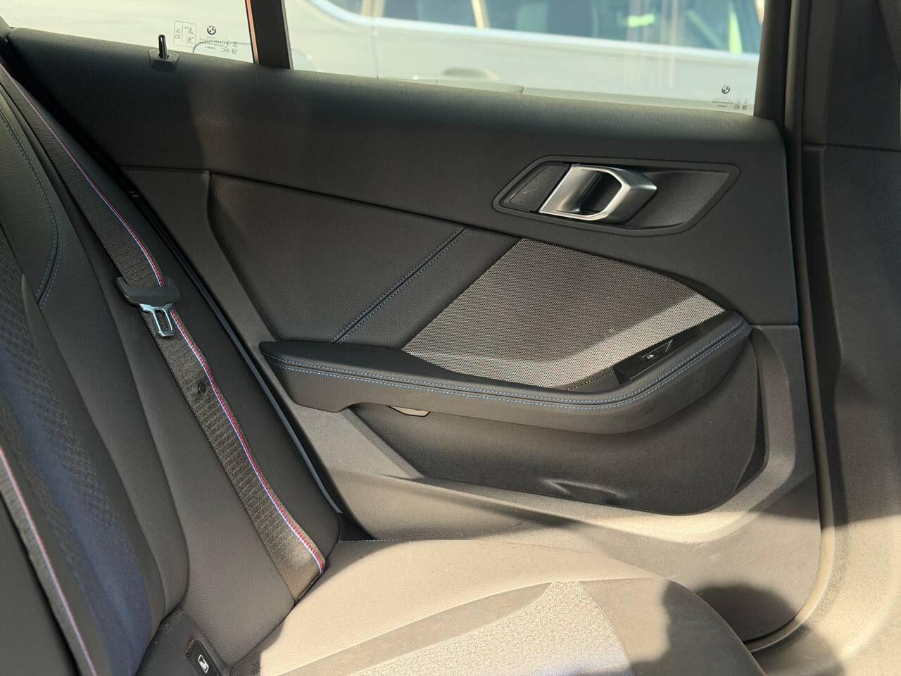 BMW 1 Series view 14