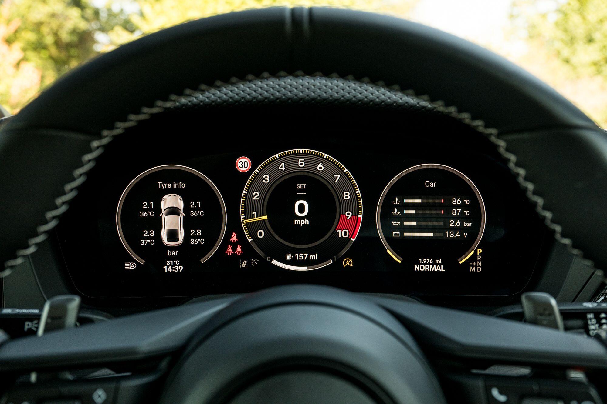 Porsche 911 view 39