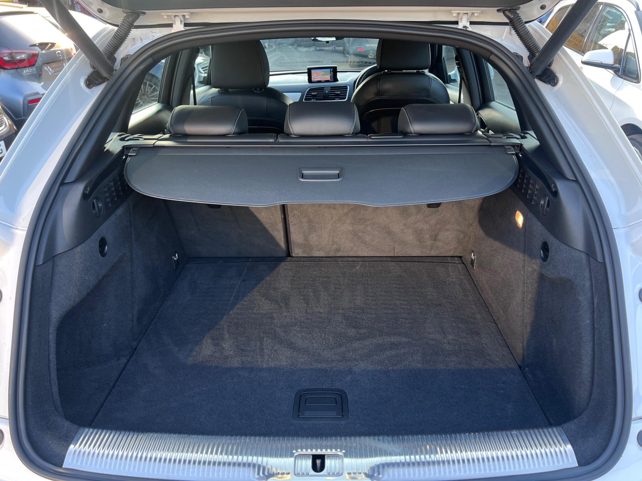Audi Q3 view 36
