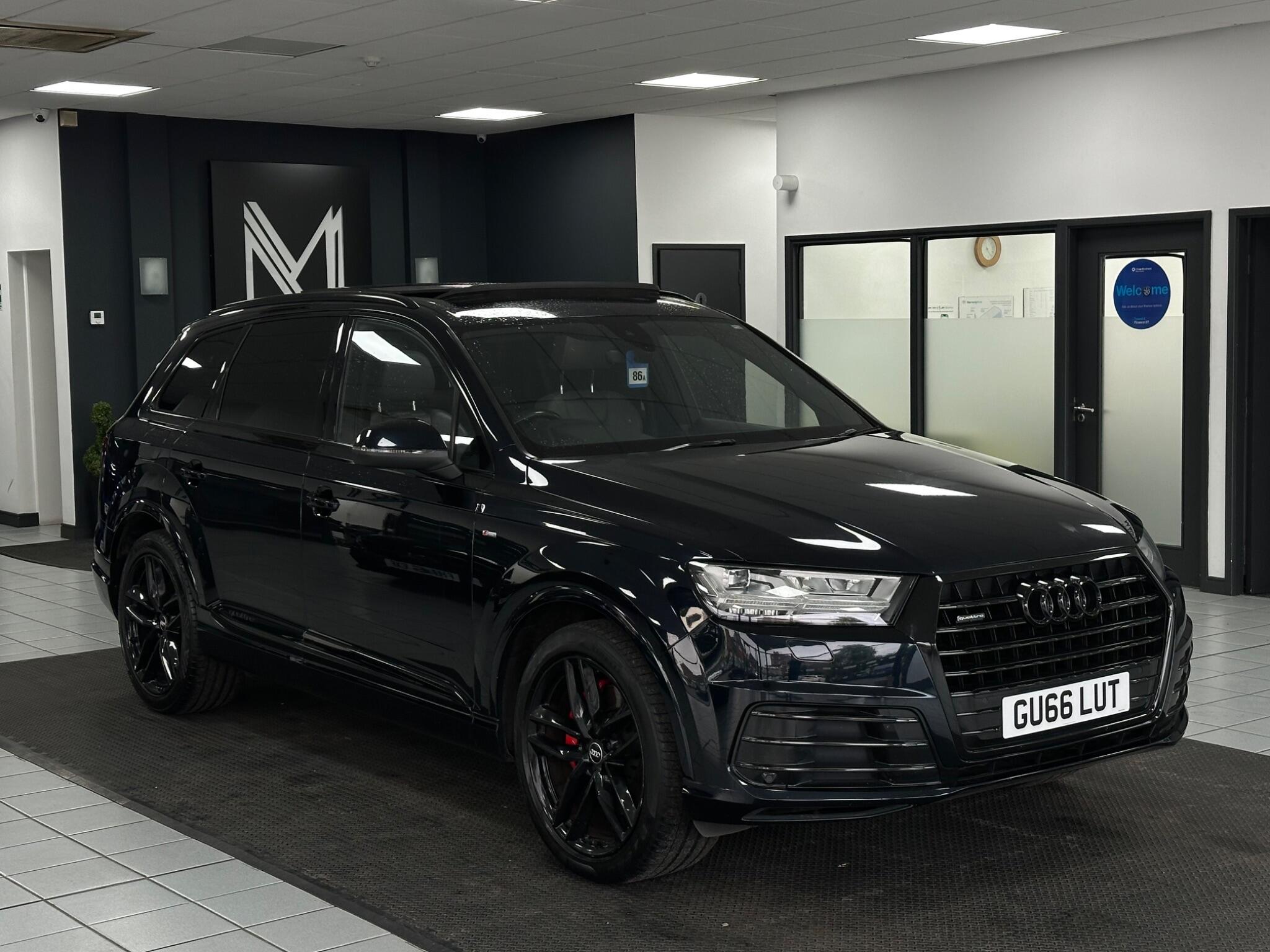 Audi Q7 view 3