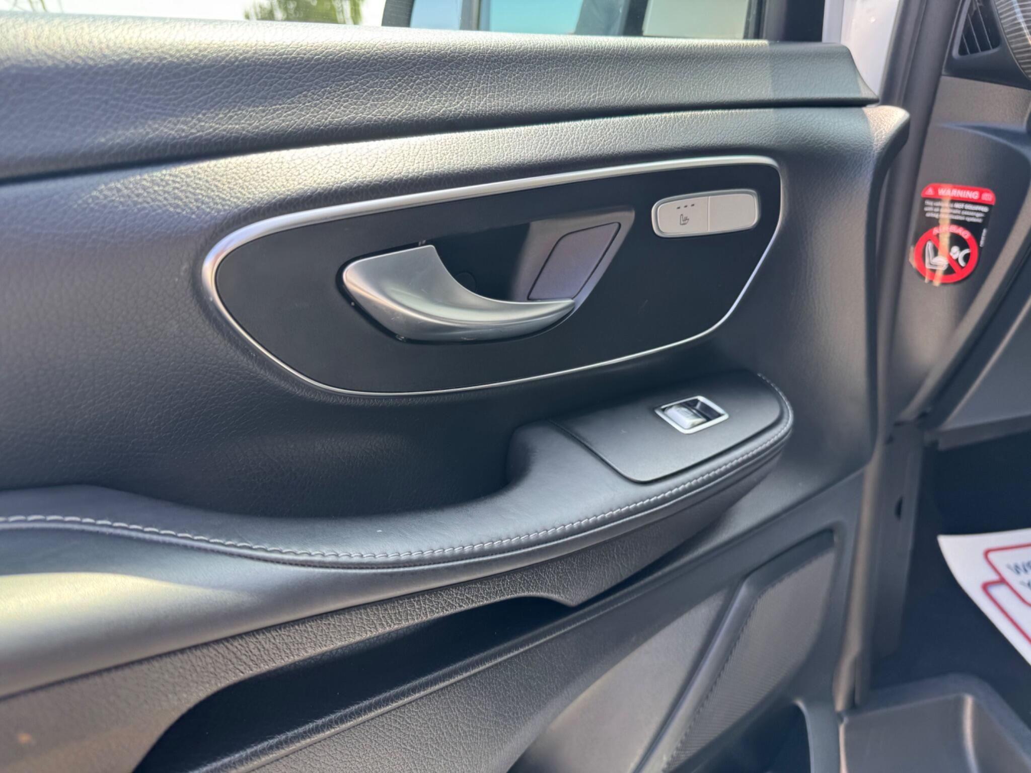 Mercedes-Benz V Class view 37