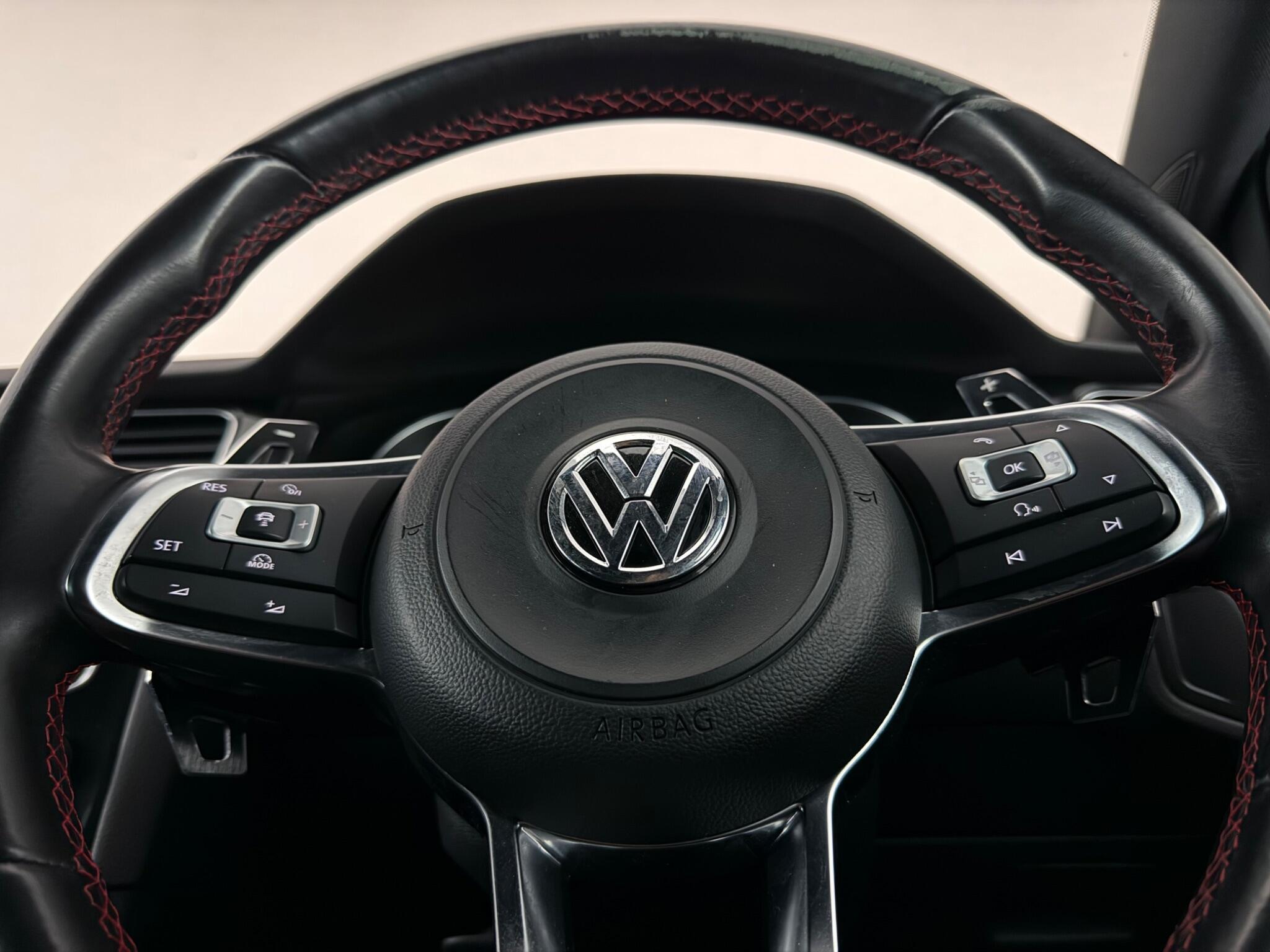 Volkswagen Golf view 14
