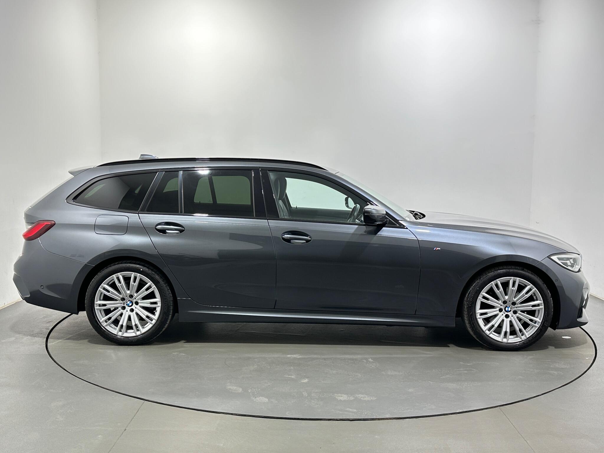BMW 3 Series view 9