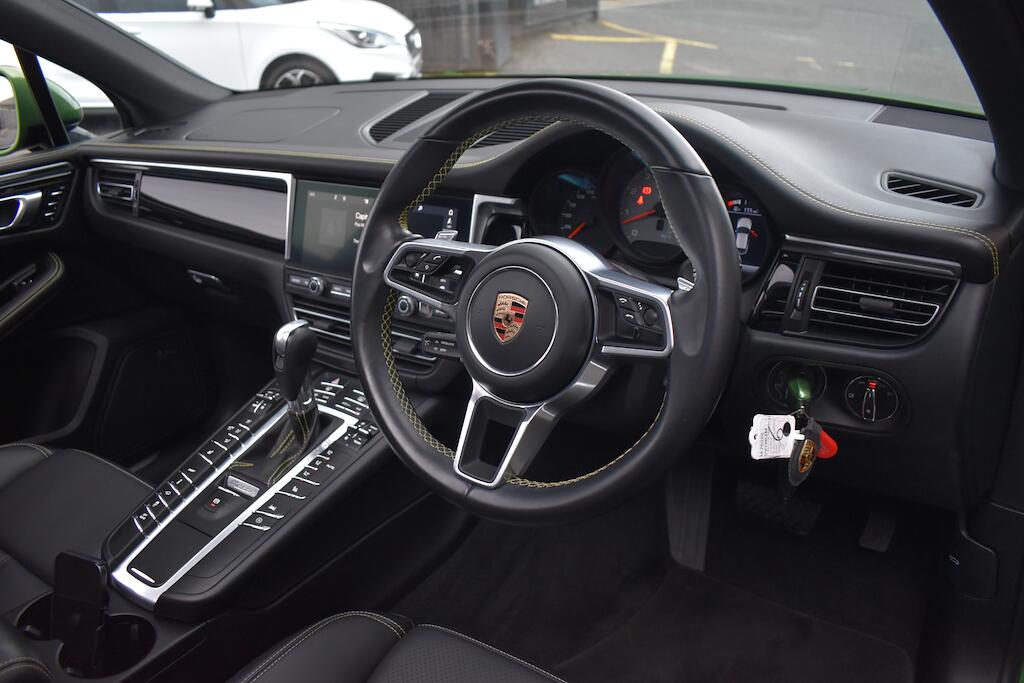 Porsche Macan view 10