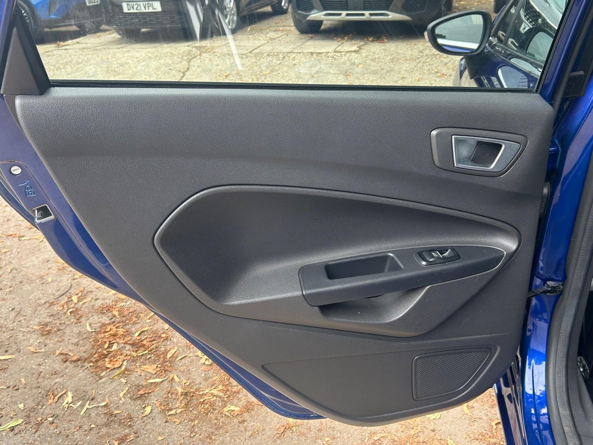 Ford Fiesta view 34