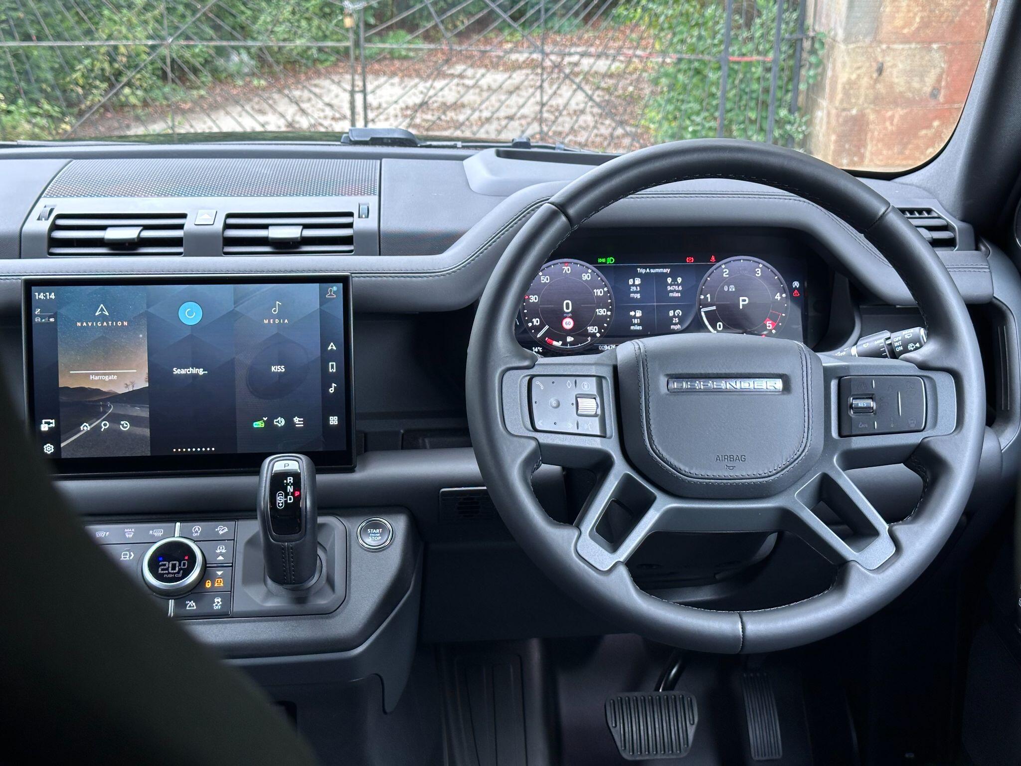 Land Rover Defender 90 view 8