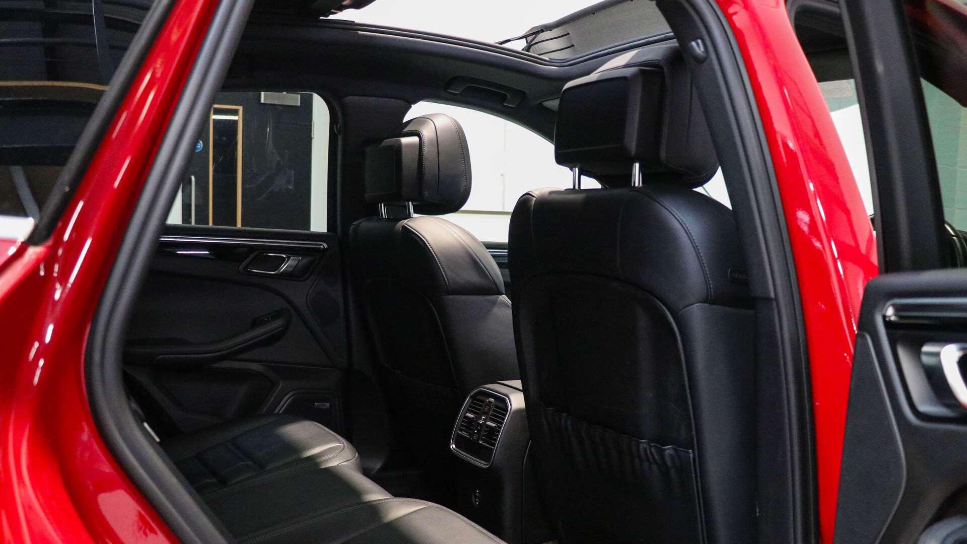 Porsche Macan view 19