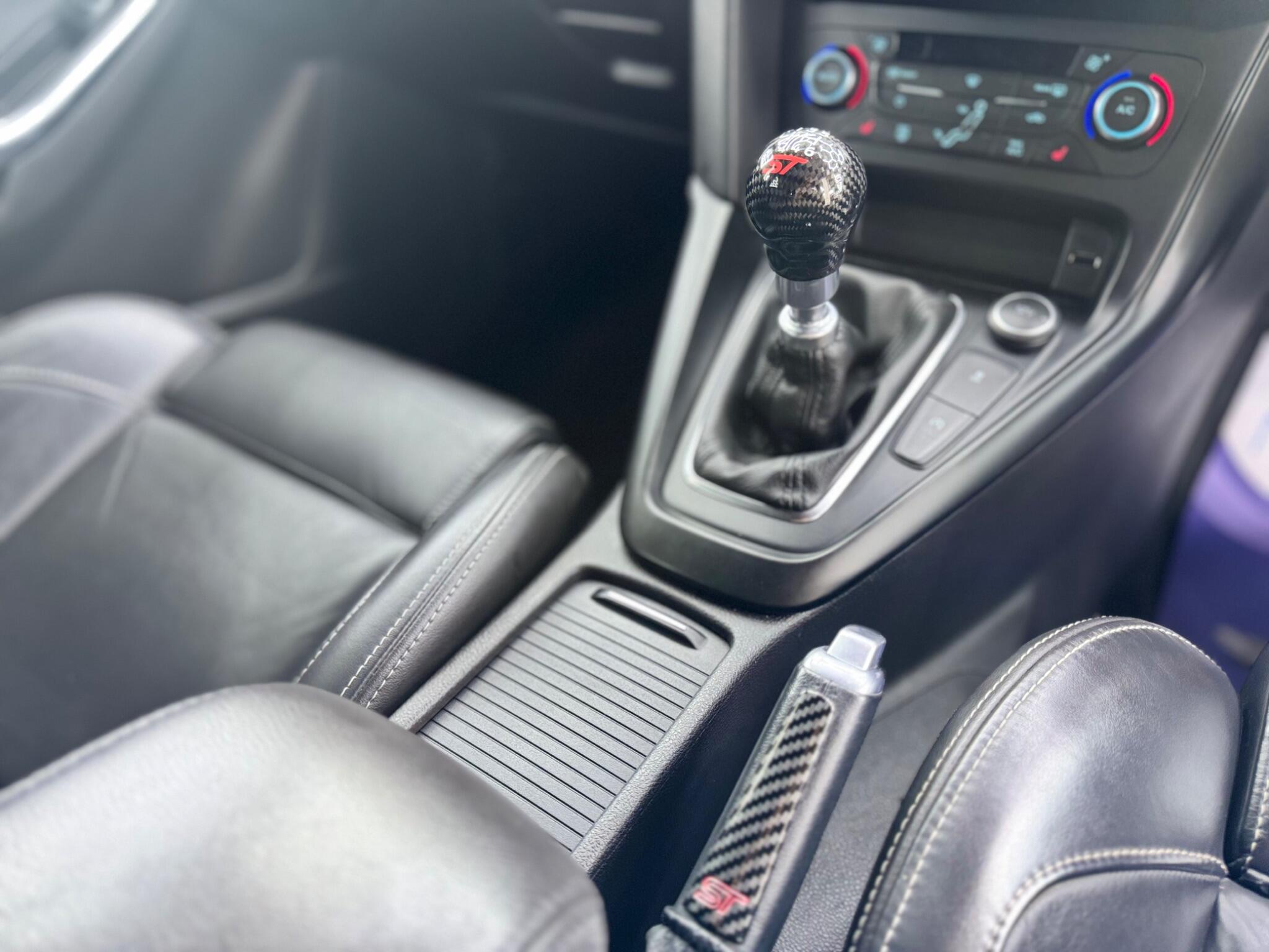 Ford Focus view 42
