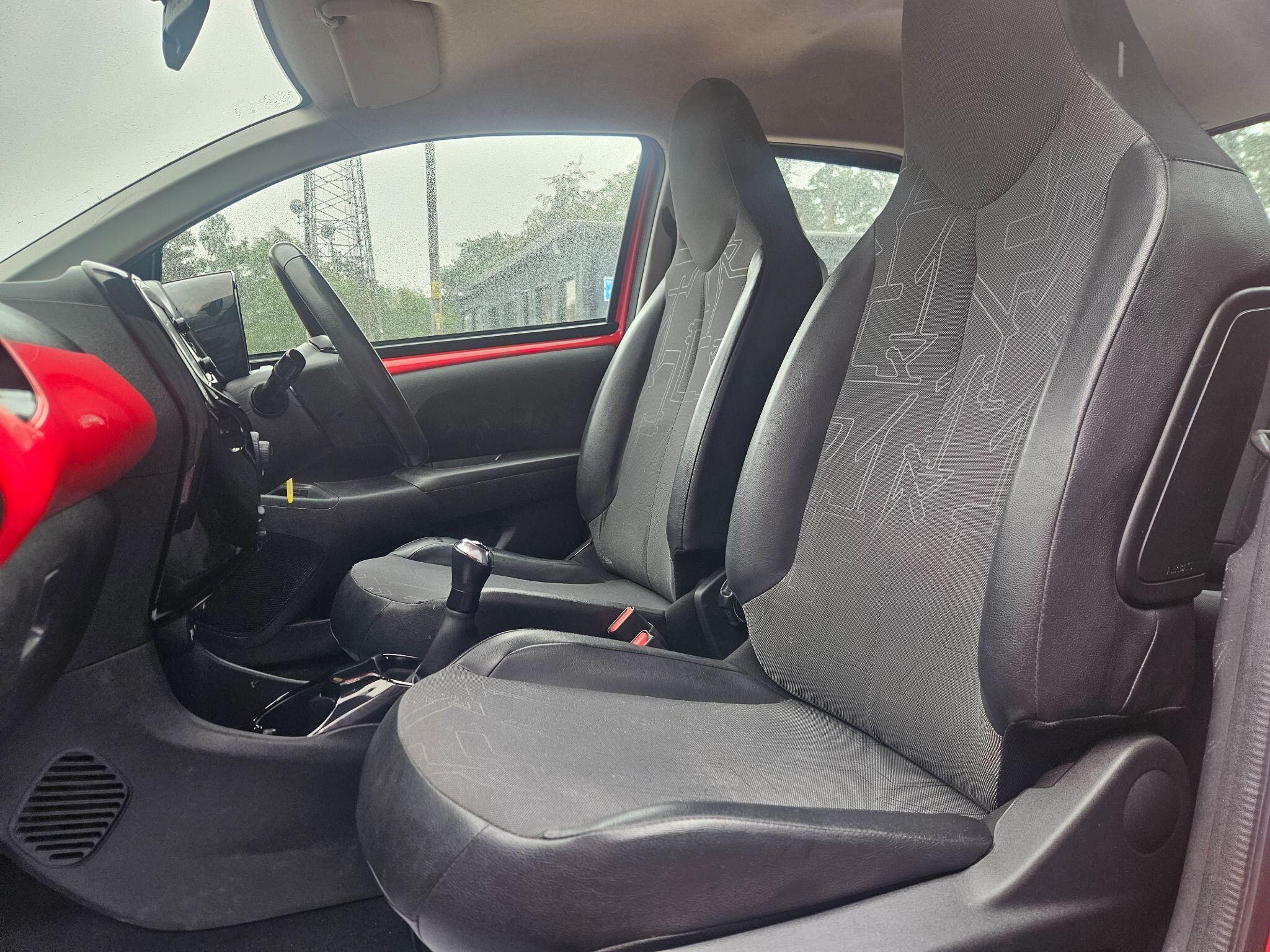 2015 Toyota AYGO image 18