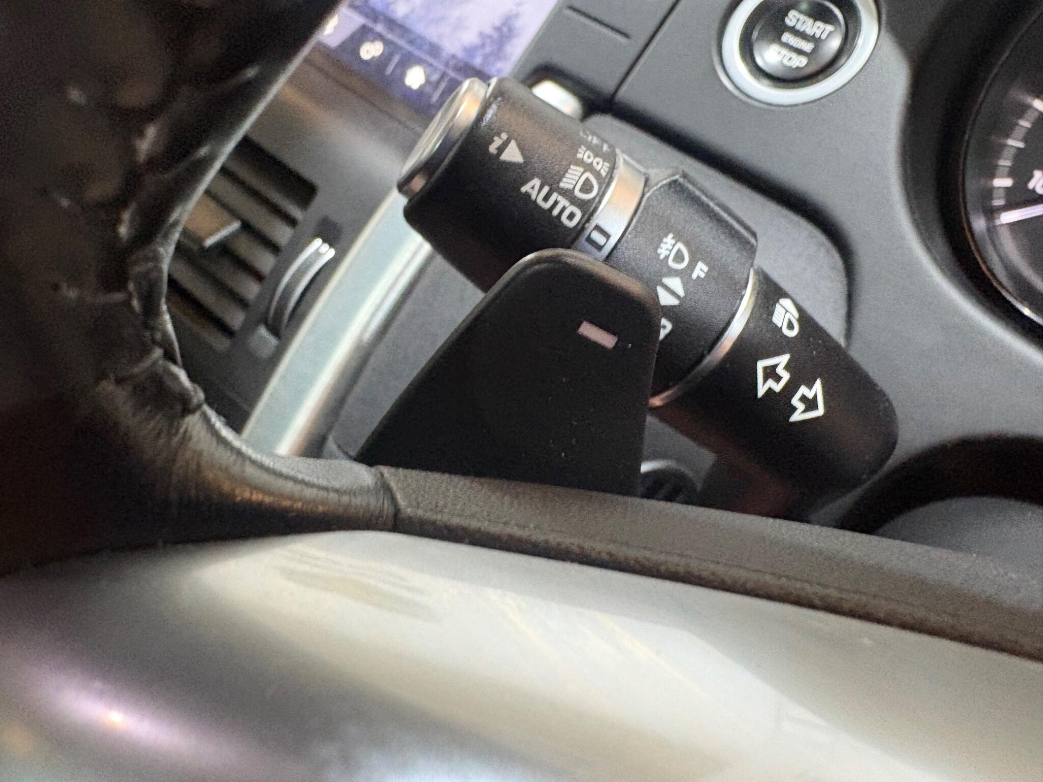 Land Rover Discovery Sport view 34